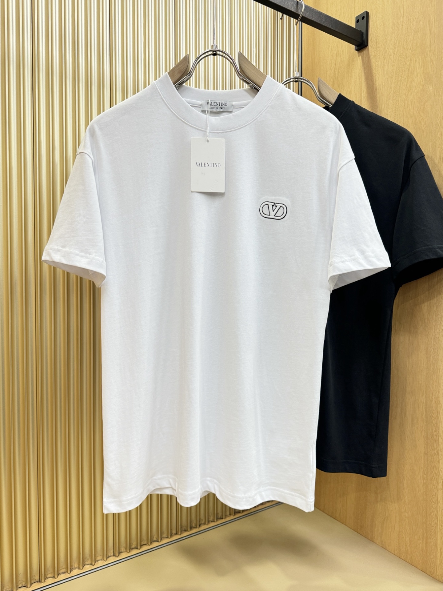 VALENTINO华伦天奴 2026新款短袖T恤！走秀图案时尚休闲短袖T恤衫！设计logo设计！极具设计