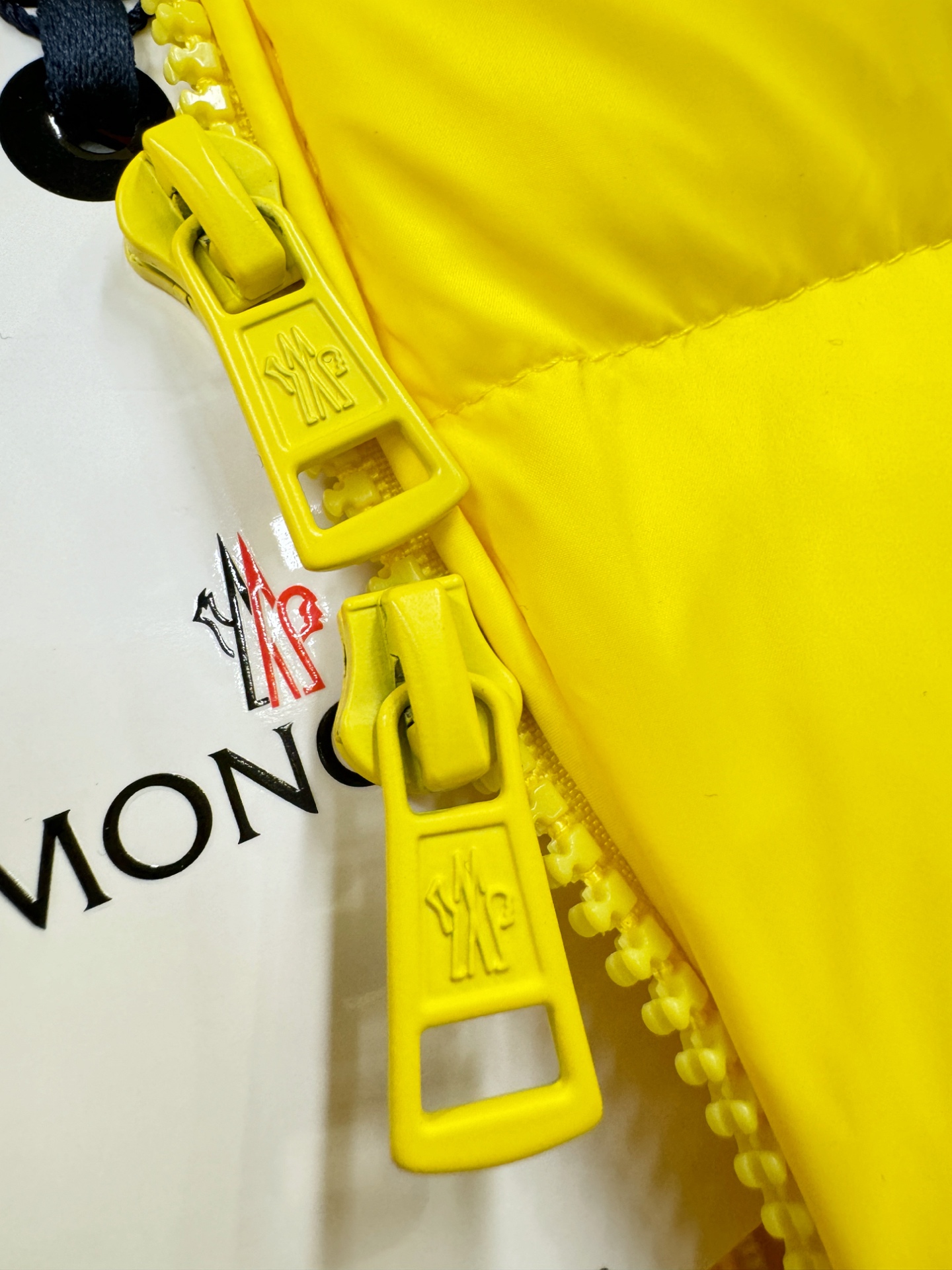 高版本Moncler蒙口 2025新款羽绒服秀场新品，品相非常完美，专柜高科技防水面料，内里90%白鹅绒