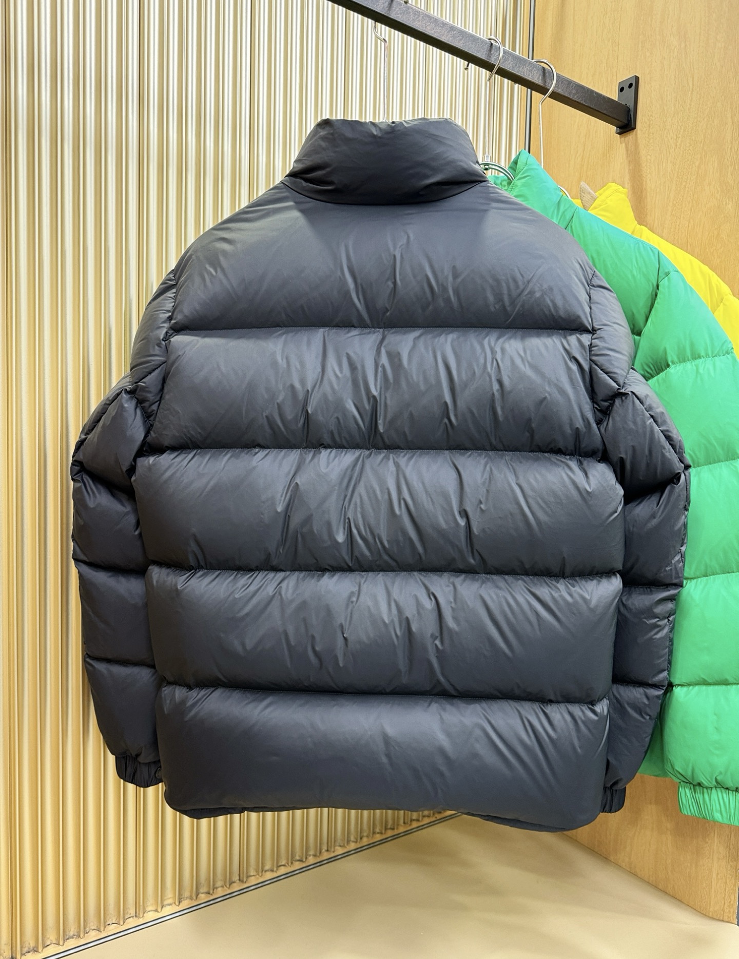 高版本Moncler蒙口 2025新款羽绒服秀场新品，品相非常完美，专柜高科技防水面料，内里90%白鹅绒