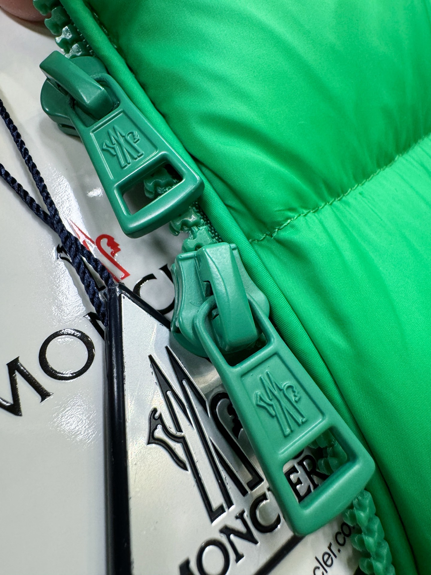 高版本Moncler蒙口 2025新款羽绒服秀场新品，品相非常完美，专柜高科技防水面料，内里90%白鹅绒