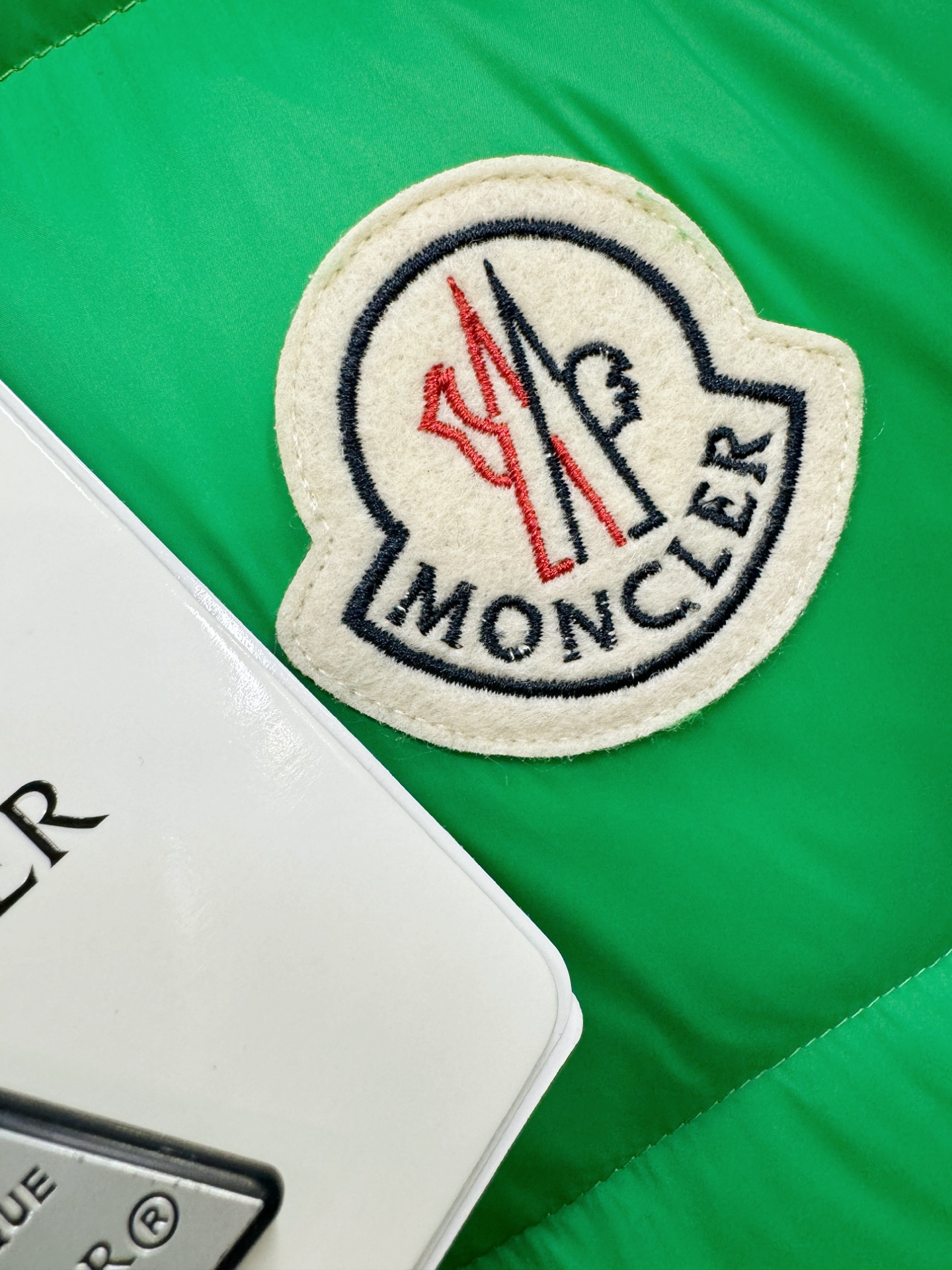 高版本Moncler蒙口 2025新款羽绒服秀场新品，品相非常完美，专柜高科技防水面料，内里90%白鹅绒