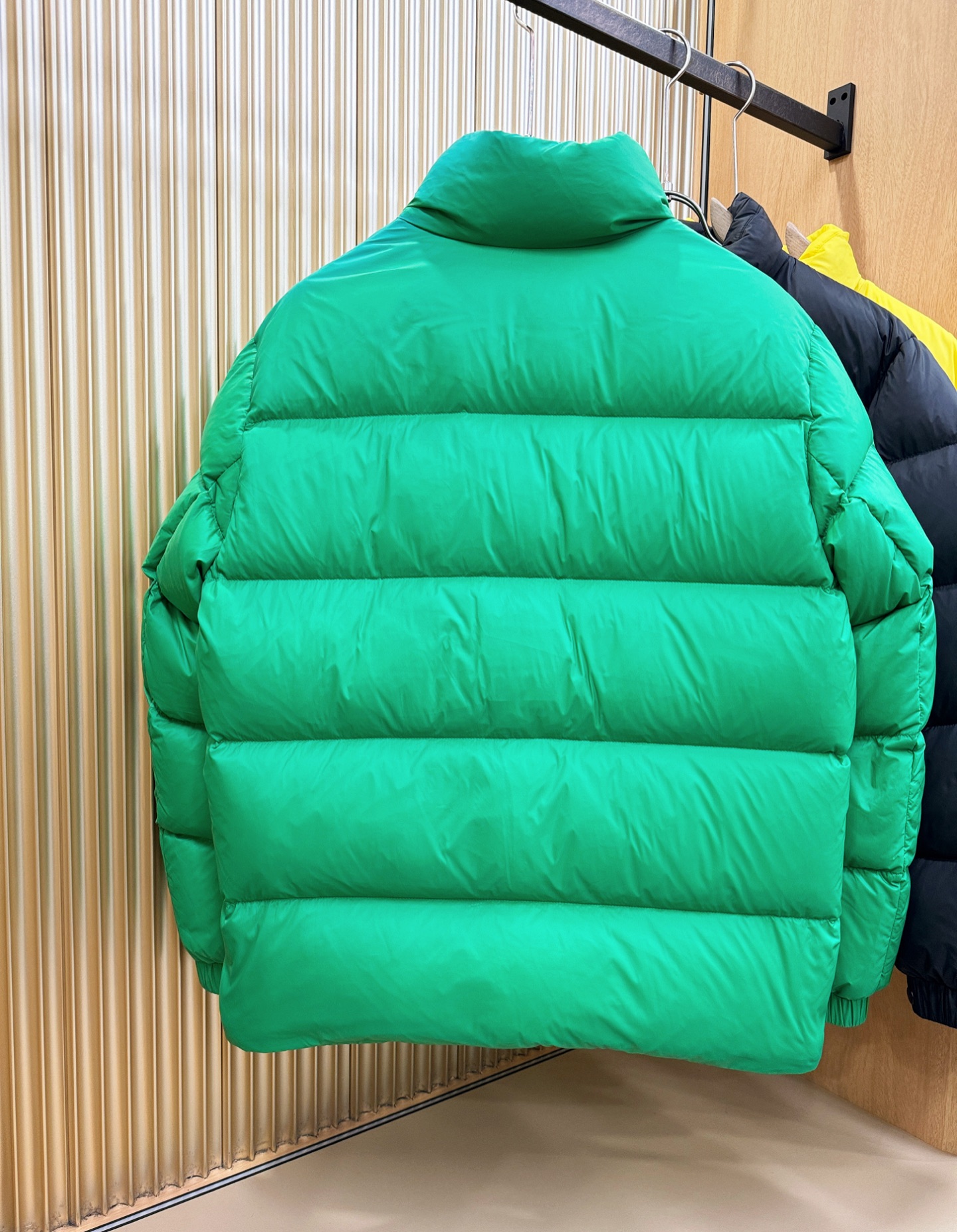 高版本Moncler蒙口 2025新款羽绒服秀场新品，品相非常完美，专柜高科技防水面料，内里90%白鹅绒