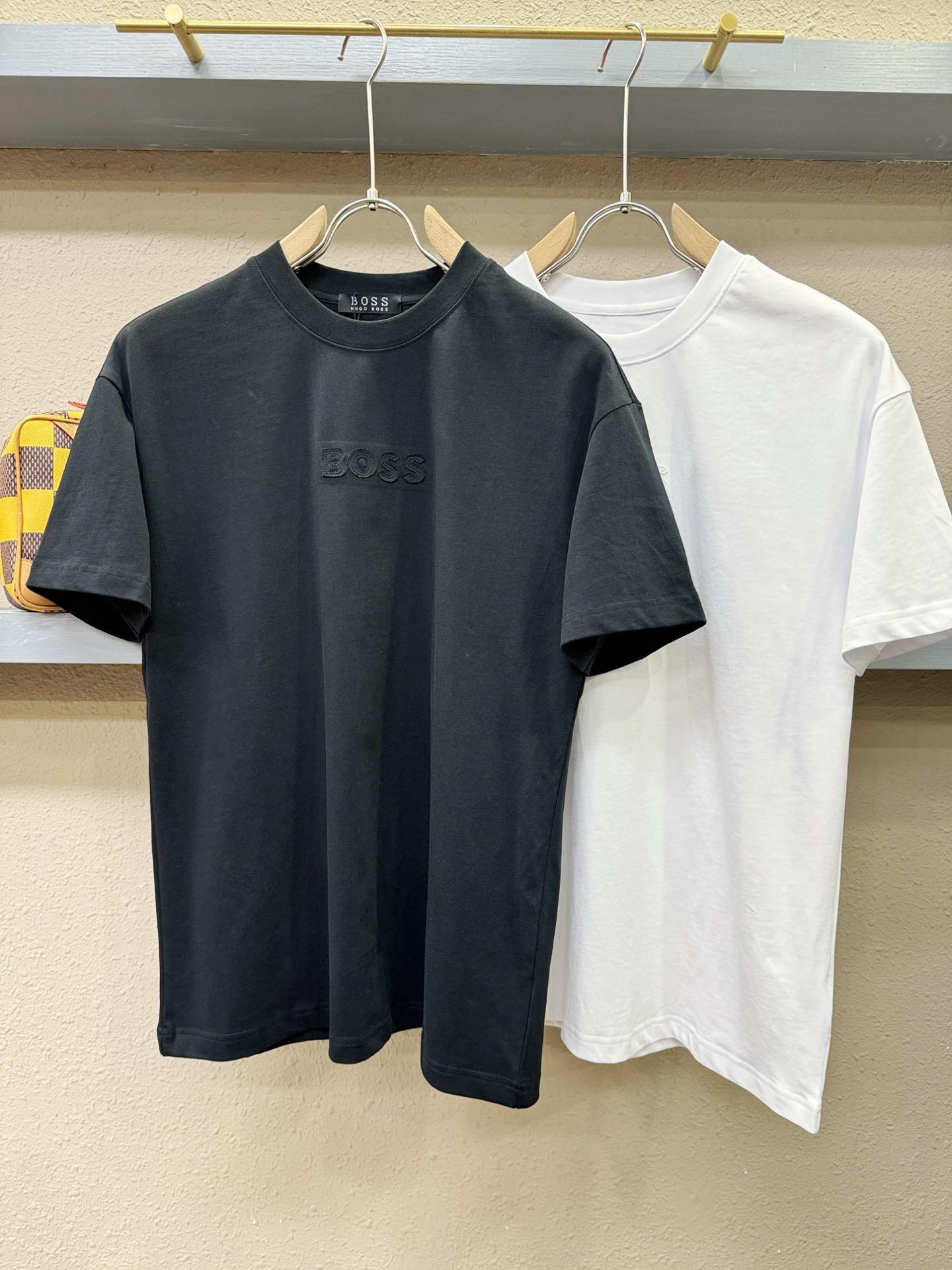 BOSS 2026新款短袖T恤！走秀图案时尚休闲短袖T恤衫！设计logo设计！极具设计精选客供面料，手感