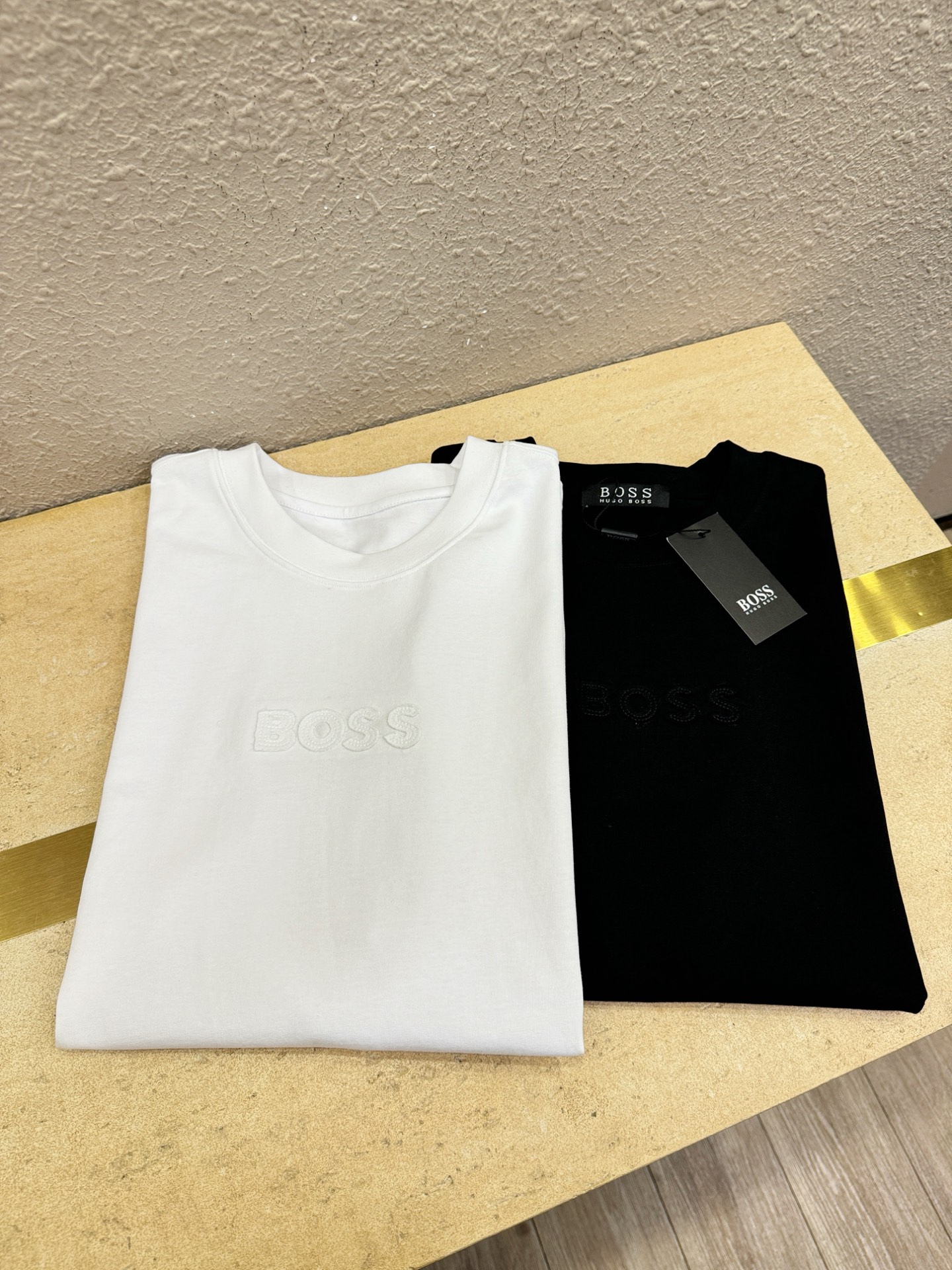 BOSS 2026新款短袖T恤！走秀图案时尚休闲短袖T恤衫！设计logo设计！极具设计精选客供面料，手感