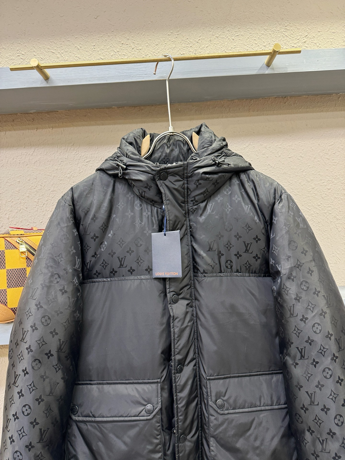 鹅绒高版本LV路易威登 2025新款羽绒服，秀场新品，品相非常完美，专柜高科技防水面料，内里90%白鹅绒