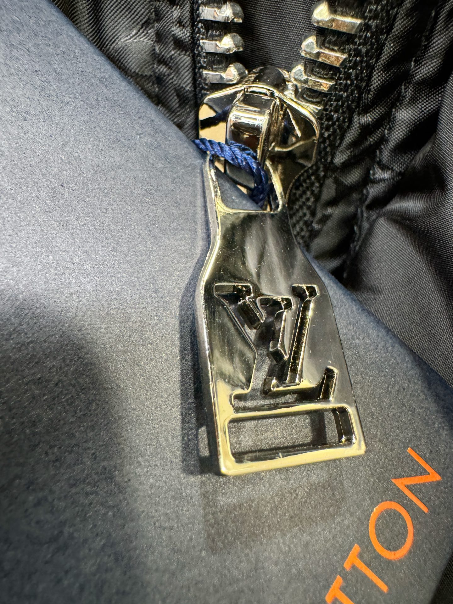 鹅绒高版本LV路易威登 2025新款羽绒服，秀场新品，品相非常完美，专柜高科技防水面料，内里90%白鹅绒