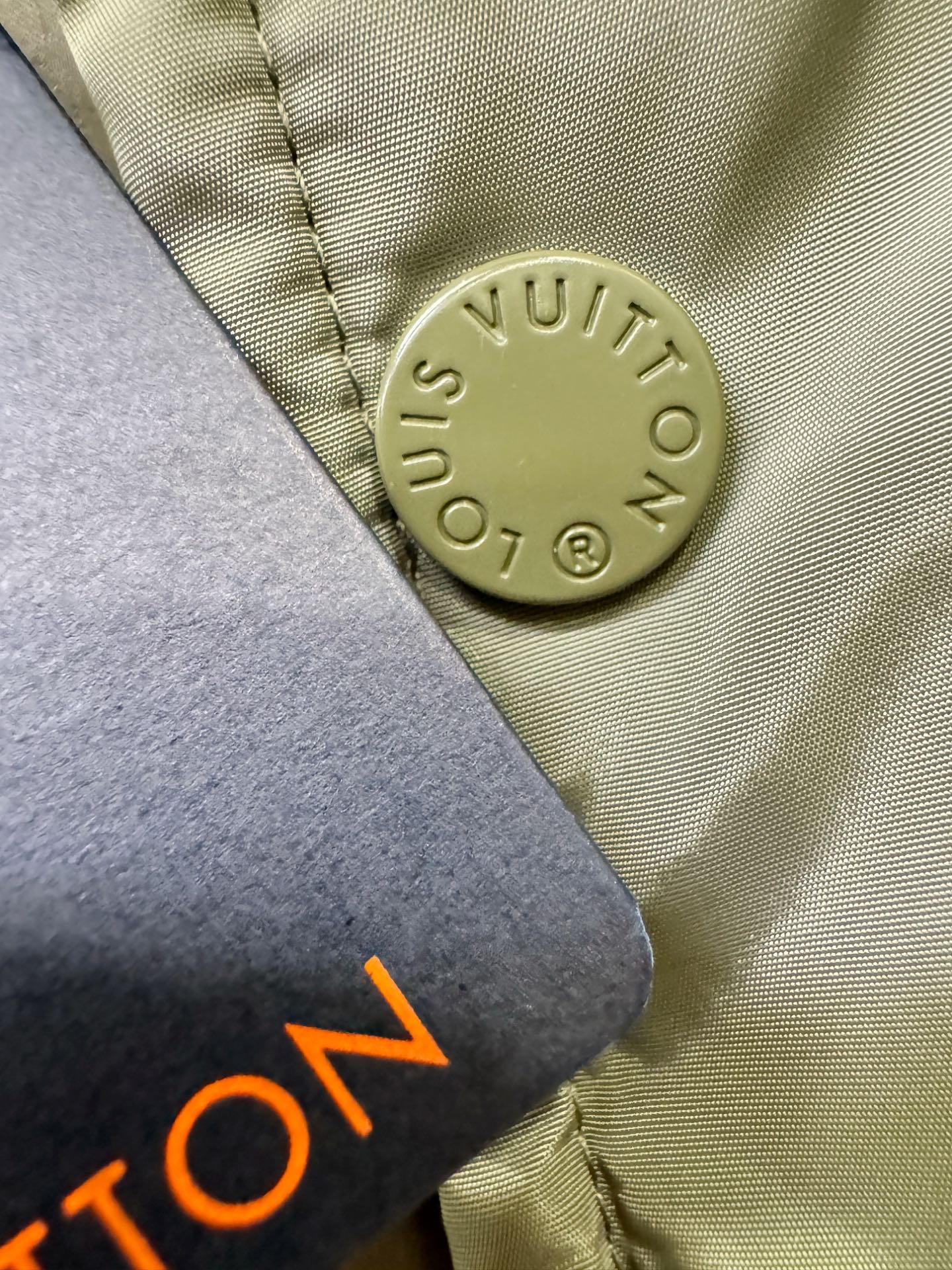 鹅绒高版本LV路易威登 2025新款羽绒服，秀场新品，品相非常完美，专柜高科技防水面料，内里90%白鹅绒