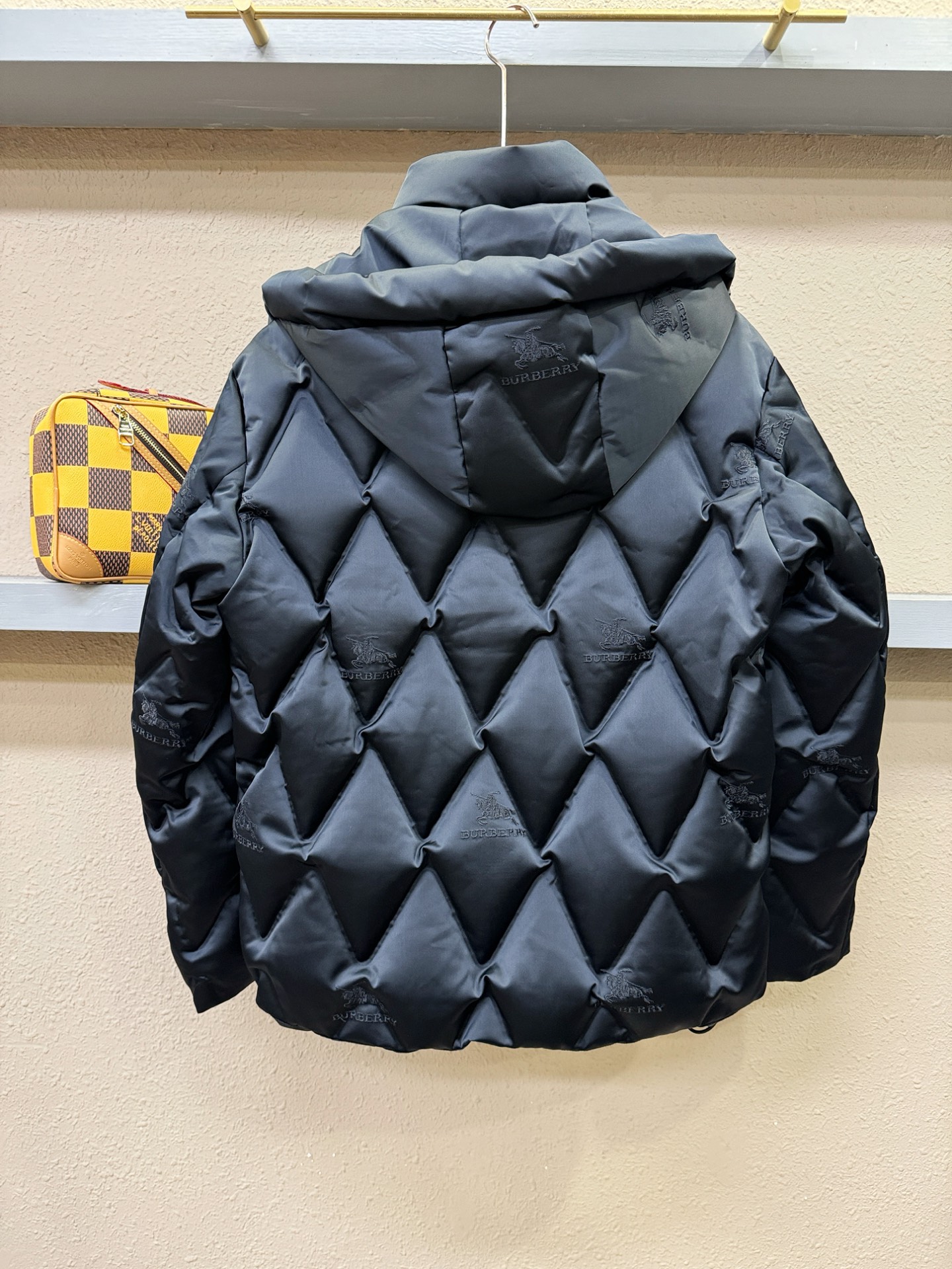 鹅绒高版本BURBERRY巴宝莉 2025新款羽绒服，秀场新品，品相非常完美，专柜高科技防水面料，内里9