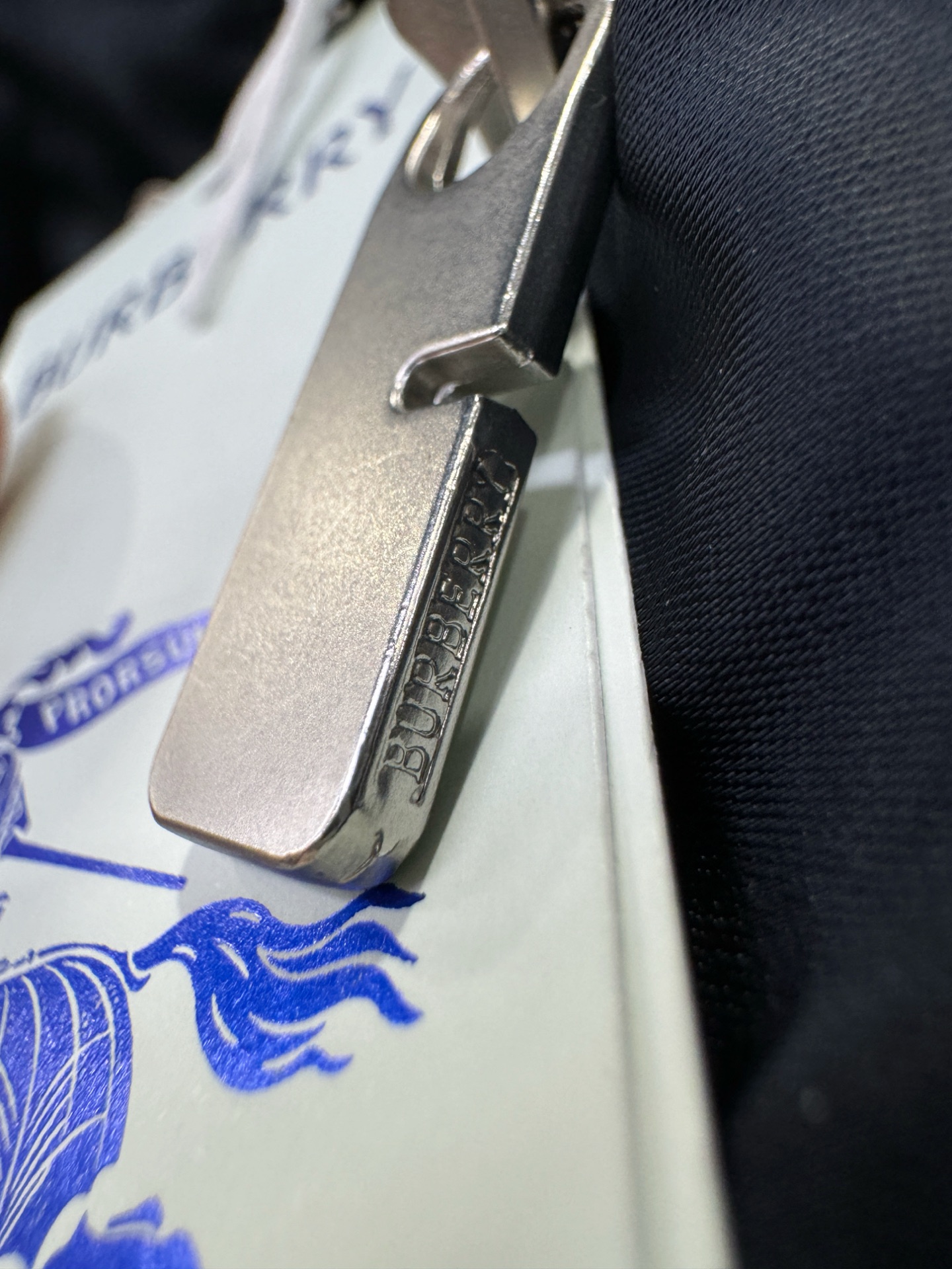 鹅绒高版本BURBERRY巴宝莉 2025新款羽绒服，秀场新品，品相非常完美，专柜高科技防水面料，内里9