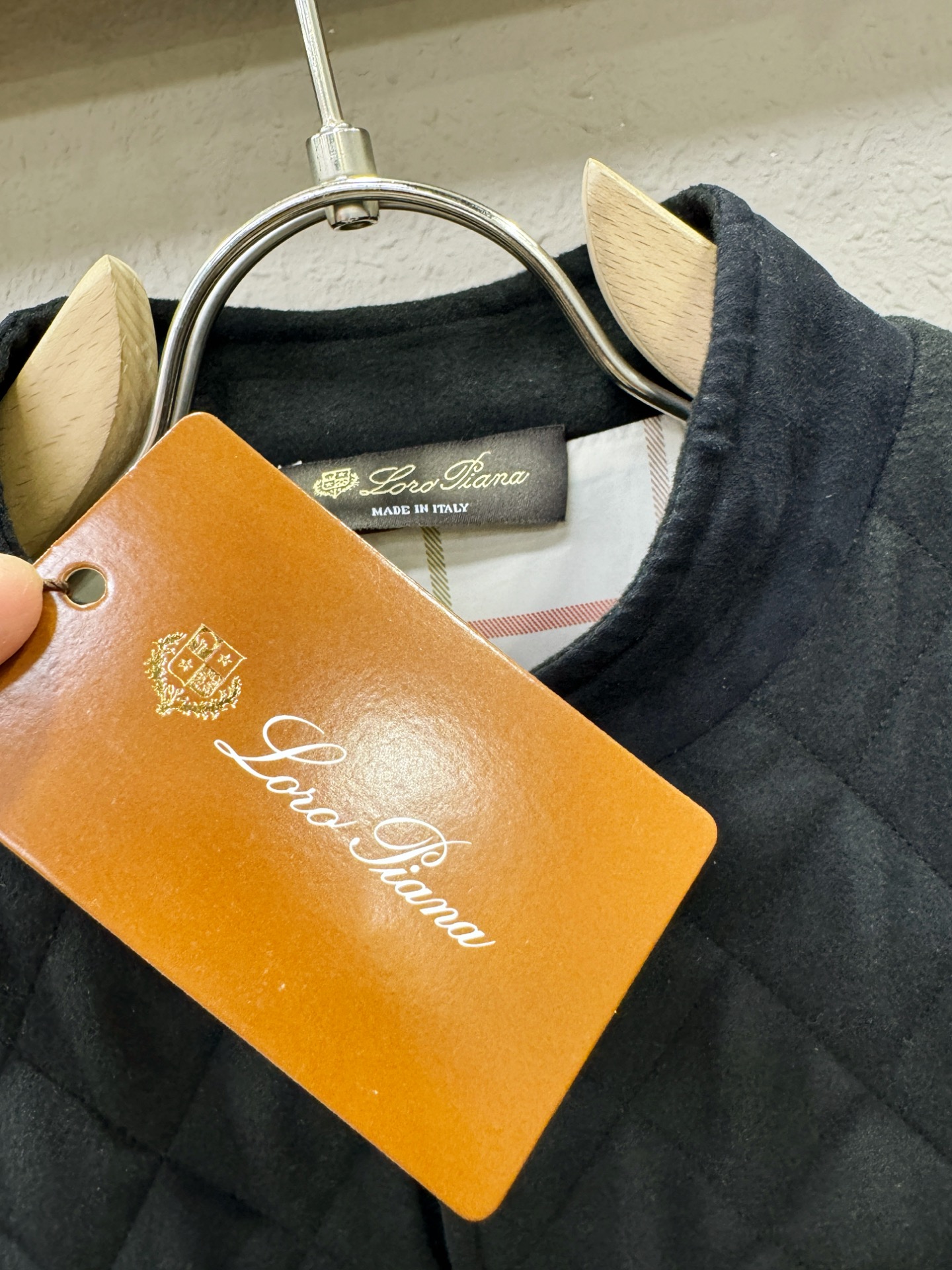 Loro Piana诺悠翩雅 25ss秋冬新款羊毛外套，内里羊毛加厚，超A原单外套！甄选顶级羊毛打造。搭