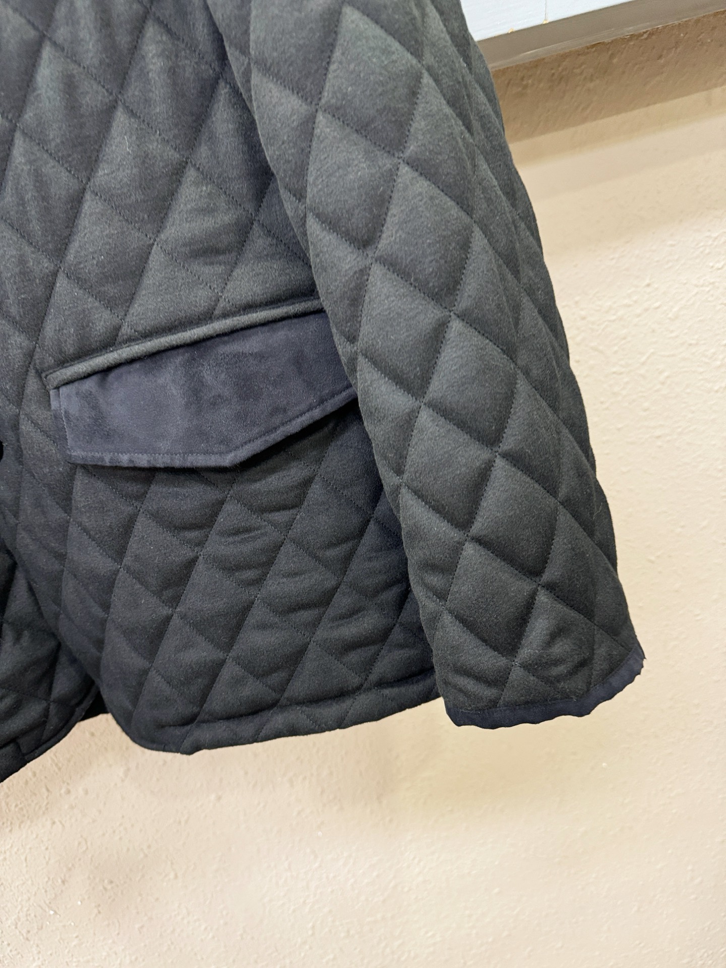 Loro Piana诺悠翩雅 25ss秋冬新款羊毛外套，内里羊毛加厚，超A原单外套！甄选顶级羊毛打造。搭