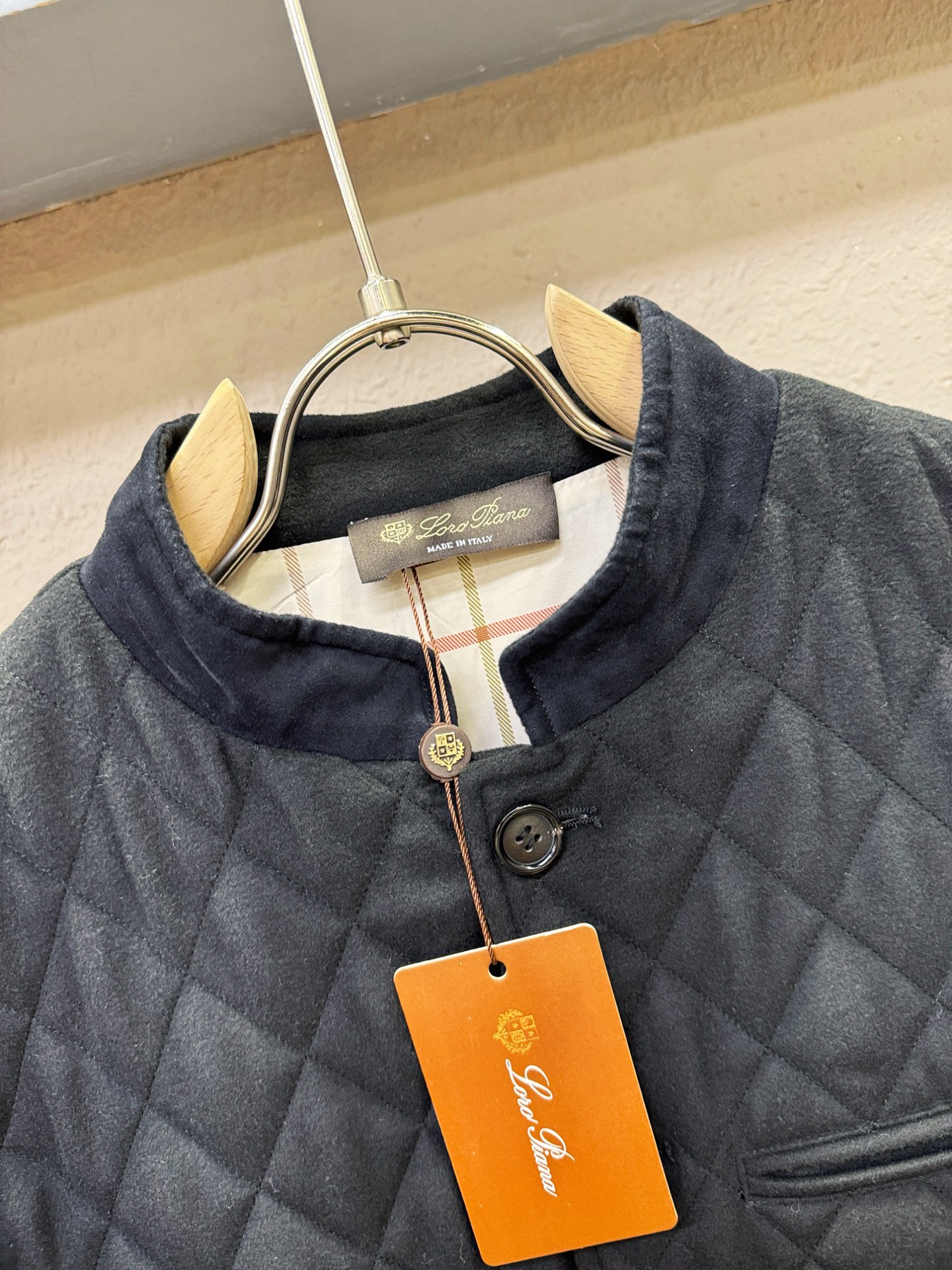 Loro Piana诺悠翩雅 25ss秋冬新款羊毛外套，内里羊毛加厚，超A原单外套！甄选顶级羊毛打造。搭