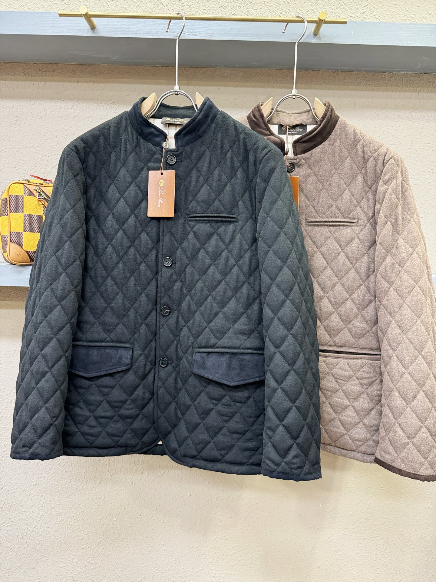 Loro Piana诺悠翩雅 25ss秋冬新款羊毛外套，内里羊毛加厚，超A原单外套！甄选顶级羊毛打造。搭