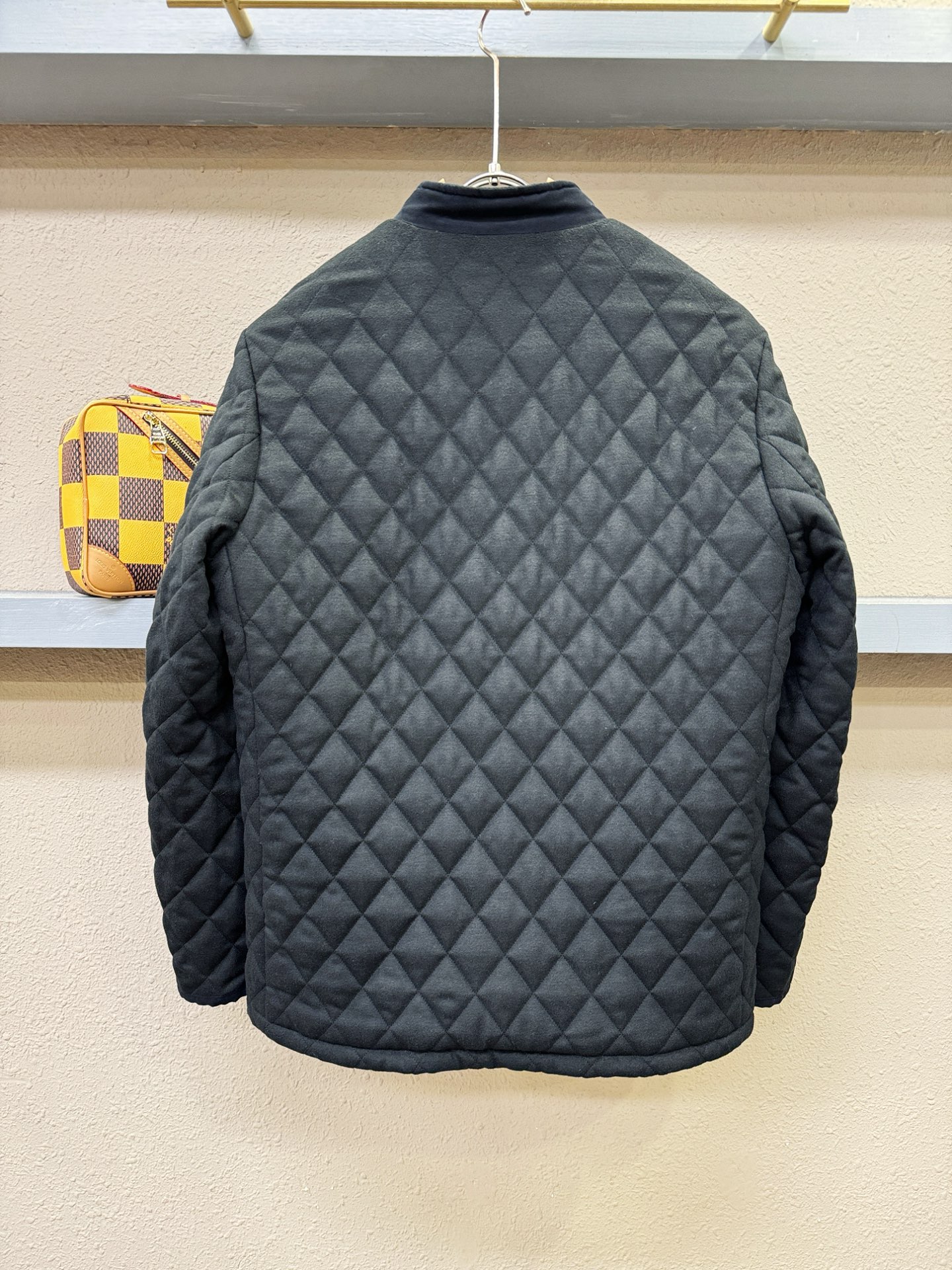 Loro Piana诺悠翩雅 25ss秋冬新款羊毛外套，内里羊毛加厚，超A原单外套！甄选顶级羊毛打造。搭