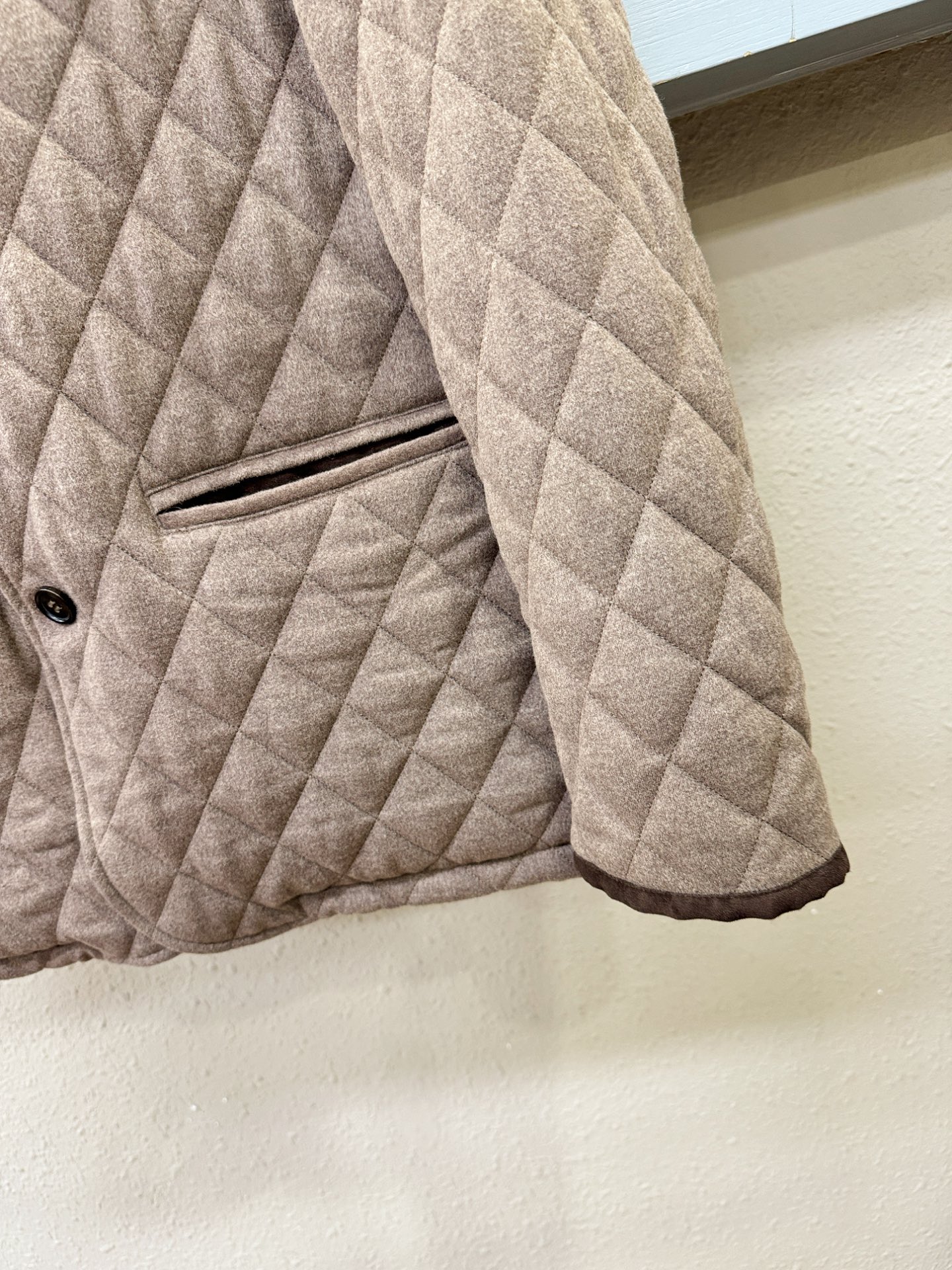 Loro Piana诺悠翩雅 25ss秋冬新款羊毛外套，内里羊毛加厚，超A原单外套！甄选顶级羊毛打造。搭