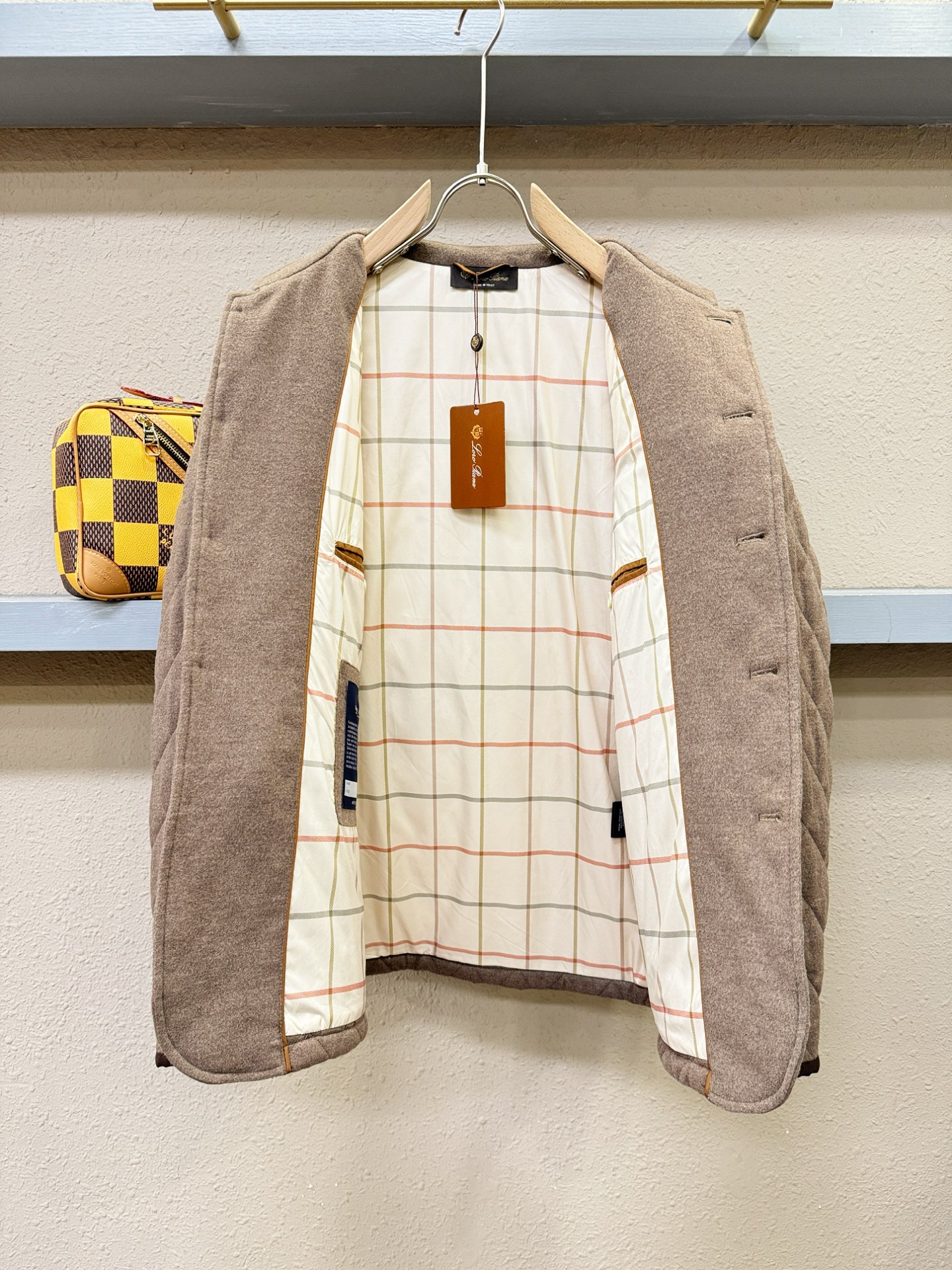 Loro Piana诺悠翩雅 25ss秋冬新款羊毛外套，内里羊毛加厚，超A原单外套！甄选顶级羊毛打造。搭