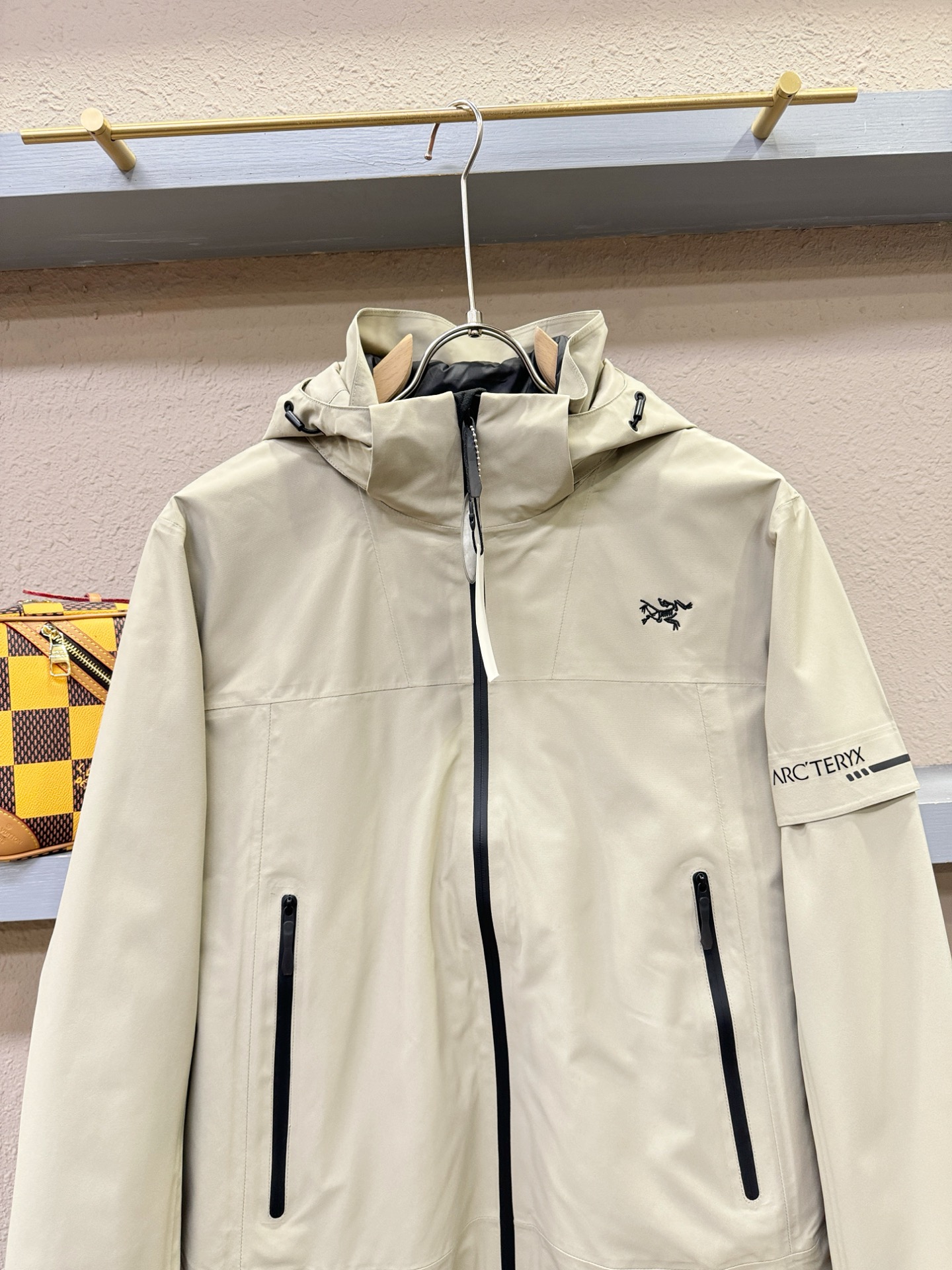 ARC‘TERYX/始祖鸟 2025新款三合一羽绒服，秀场新品，品相非常完美，专柜高科技防水面料，舒适保