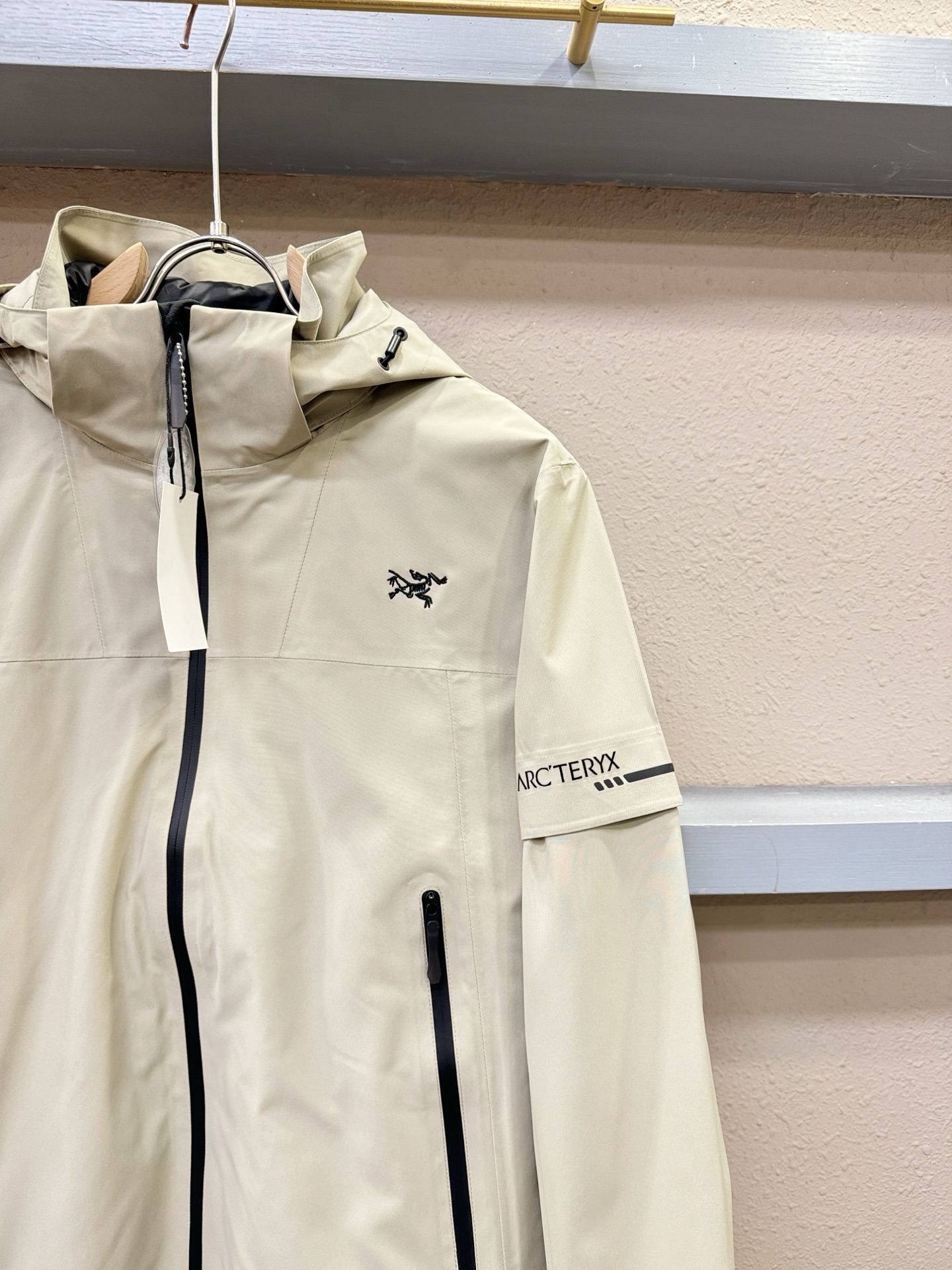 ARC‘TERYX/始祖鸟 2025新款三合一羽绒服，秀场新品，品相非常完美，专柜高科技防水面料，舒适保