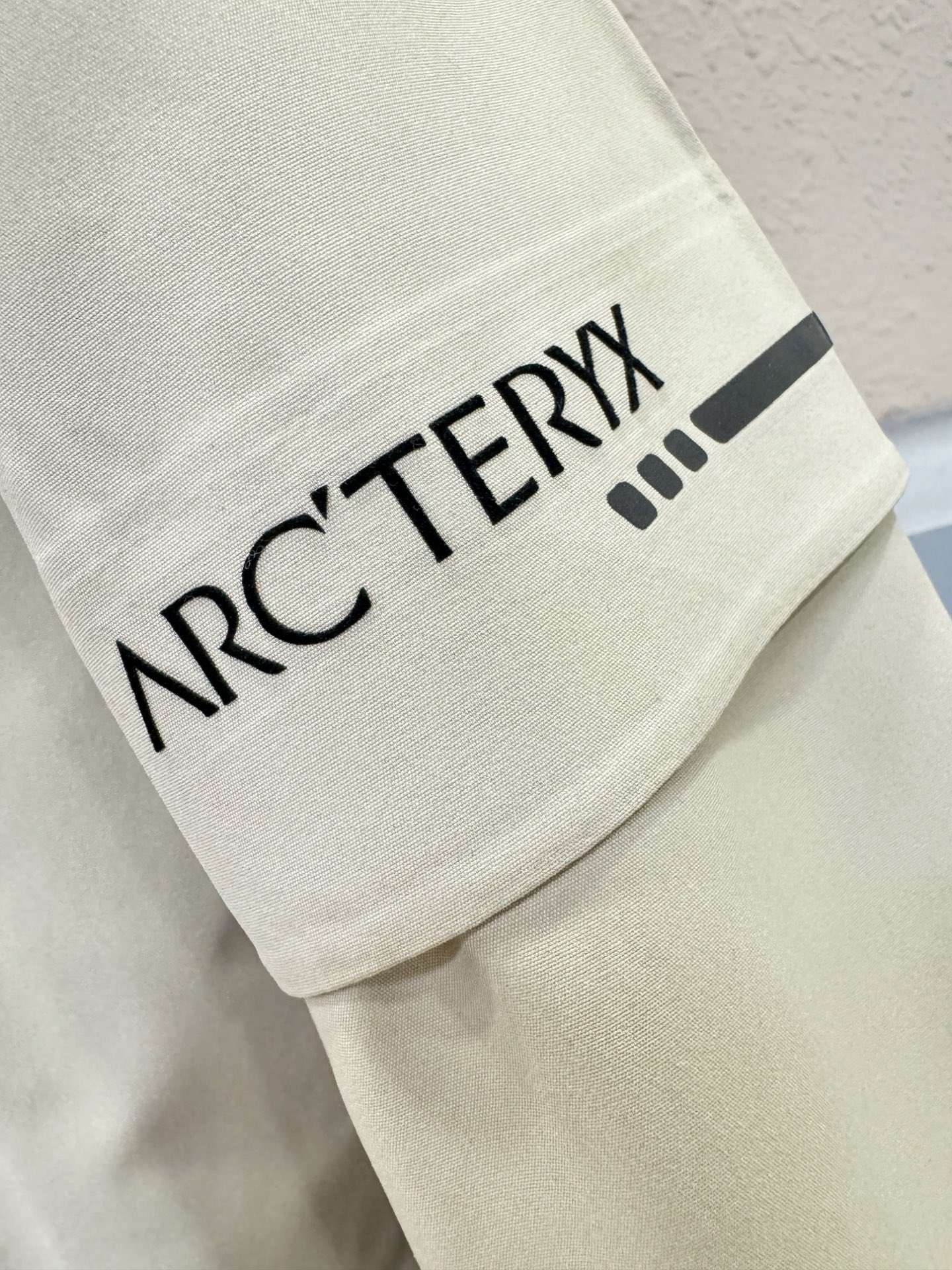 ARC‘TERYX/始祖鸟 2025新款三合一羽绒服，秀场新品，品相非常完美，专柜高科技防水面料，舒适保