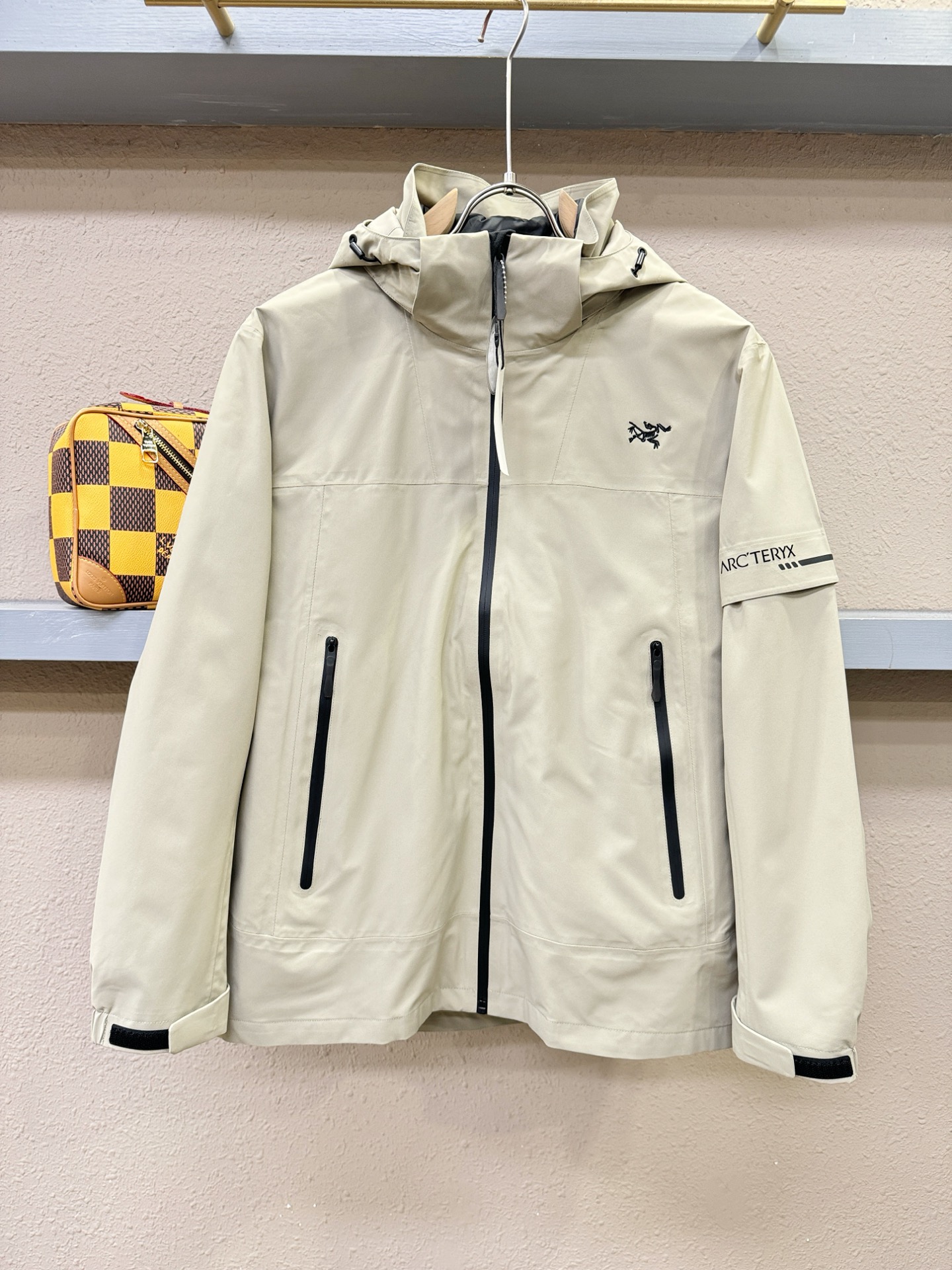 ARC‘TERYX/始祖鸟 2025新款三合一羽绒服，秀场新品，品相非常完美，专柜高科技防水面料，舒适保