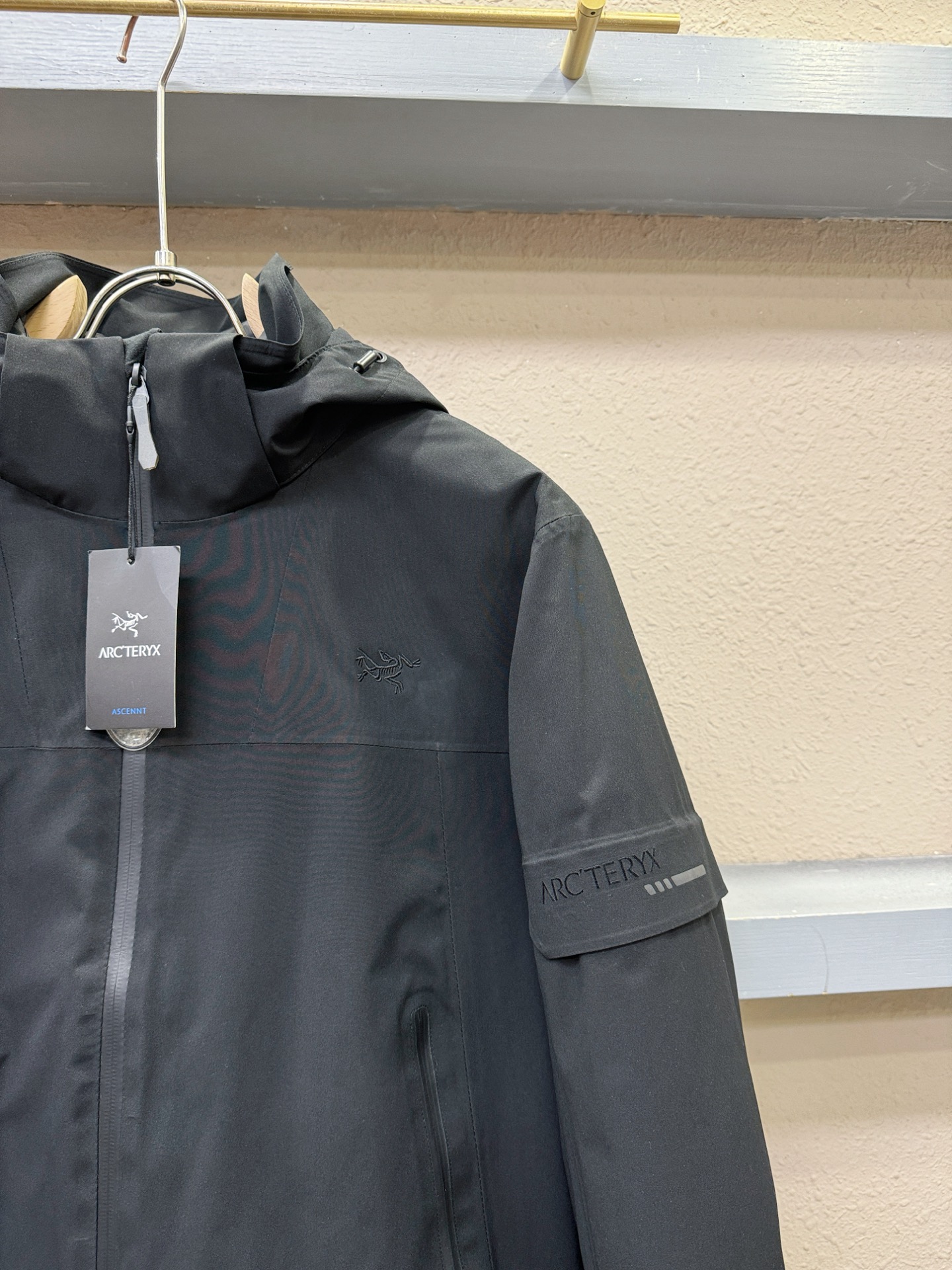 ARC‘TERYX/始祖鸟 2025新款三合一羽绒服，秀场新品，品相非常完美，专柜高科技防水面料，舒适保