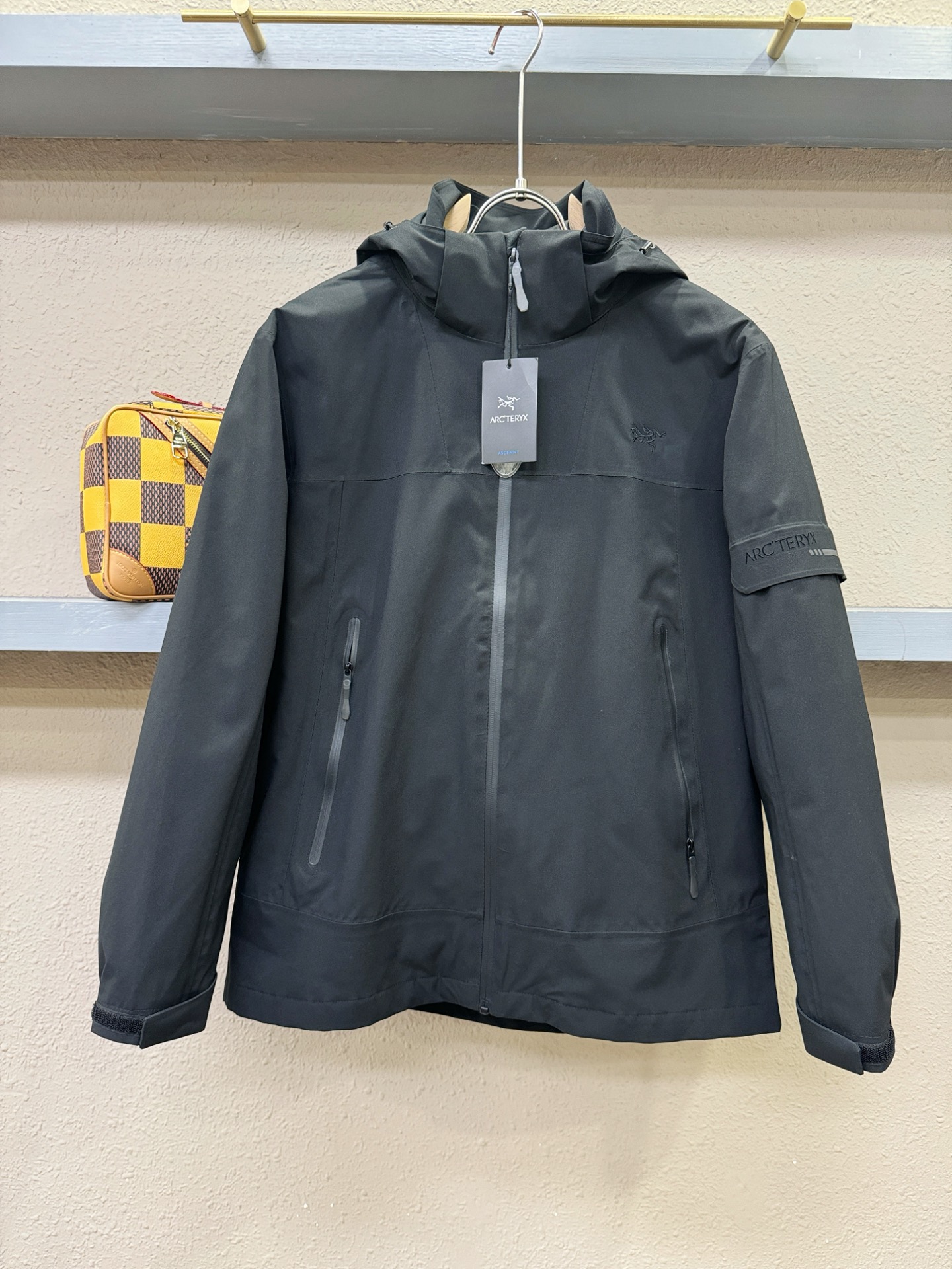ARC‘TERYX/始祖鸟 2025新款三合一羽绒服，秀场新品，品相非常完美，专柜高科技防水面料，舒适保