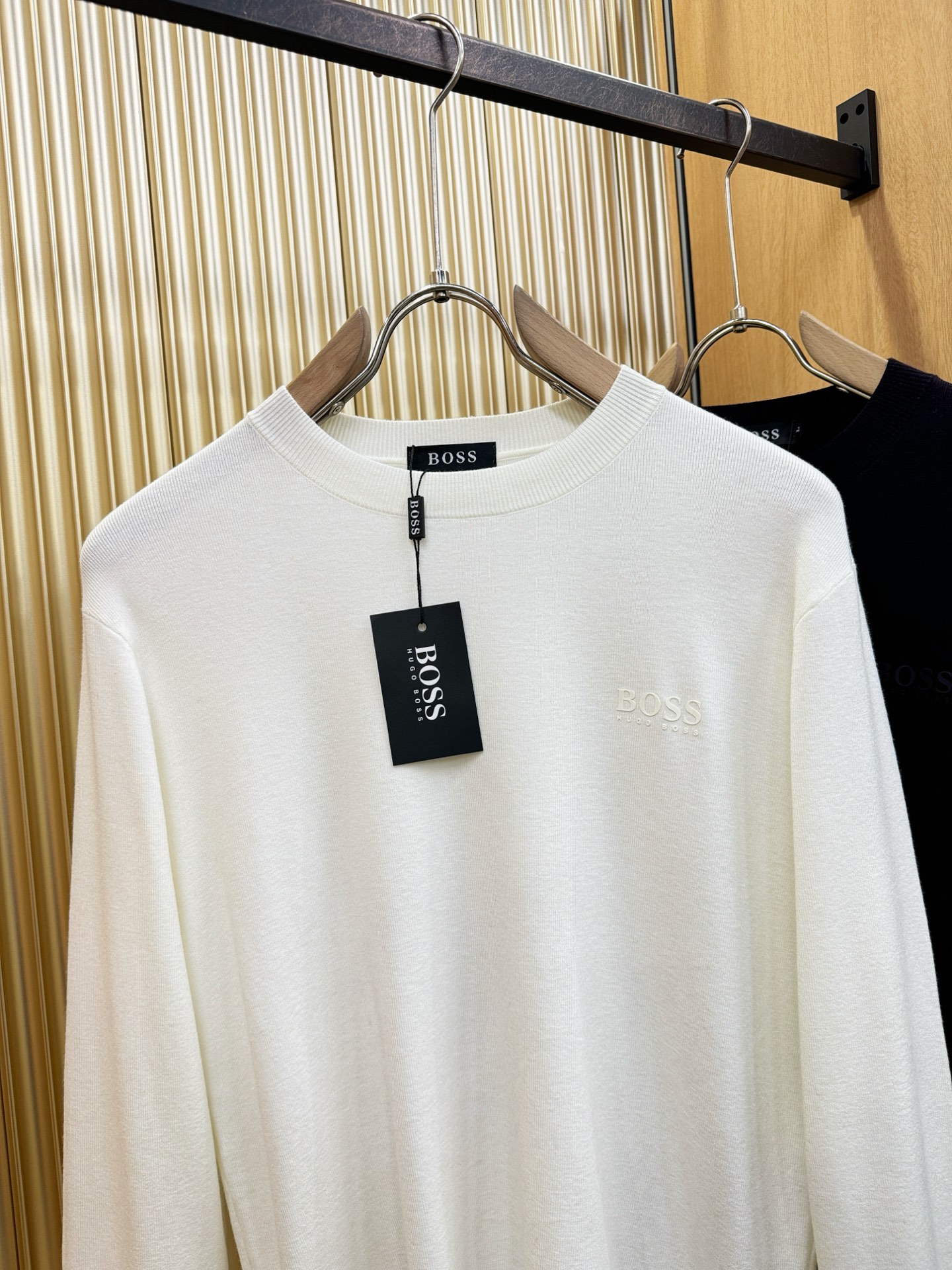 BOSS 2026新款短袖T恤！走秀图案时尚休闲短袖T恤衫！设计logo设计！极具设计精选客供面料，手感