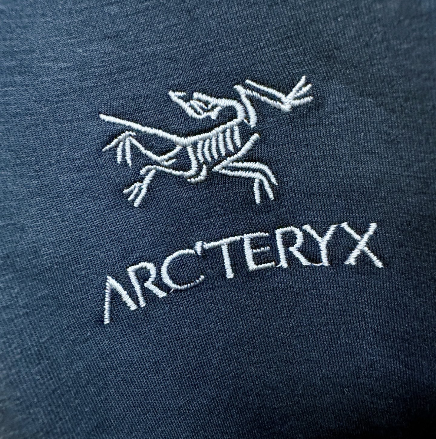 ARC‘TERYX/始祖鸟 2025ss秋季新品 长袖上衣，经典Logo设计，百搭款 官网同步发售 定制