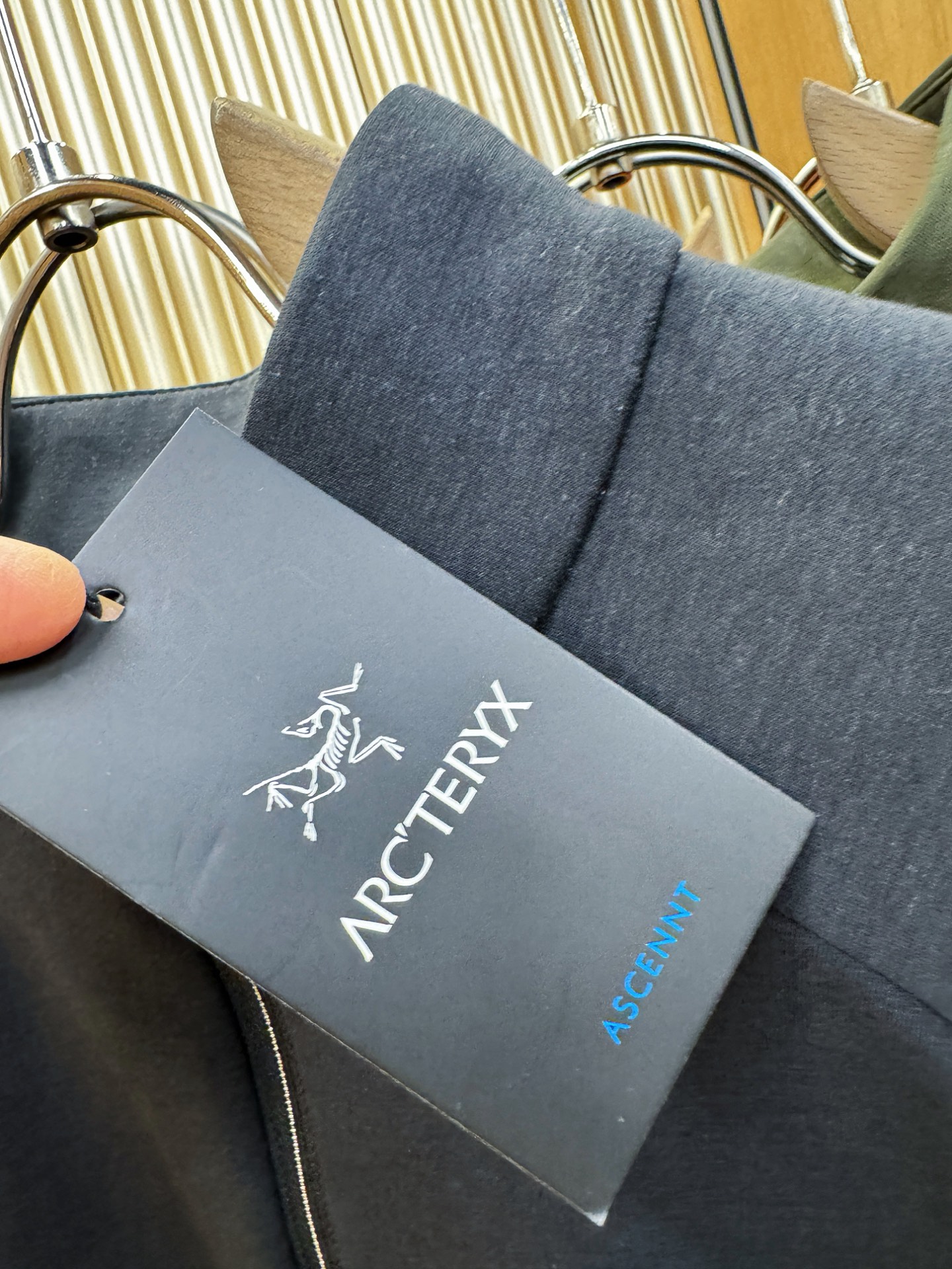 ARC‘TERYX/始祖鸟 2025ss秋季新品 长袖上衣，经典Logo设计，百搭款 官网同步发售 定制