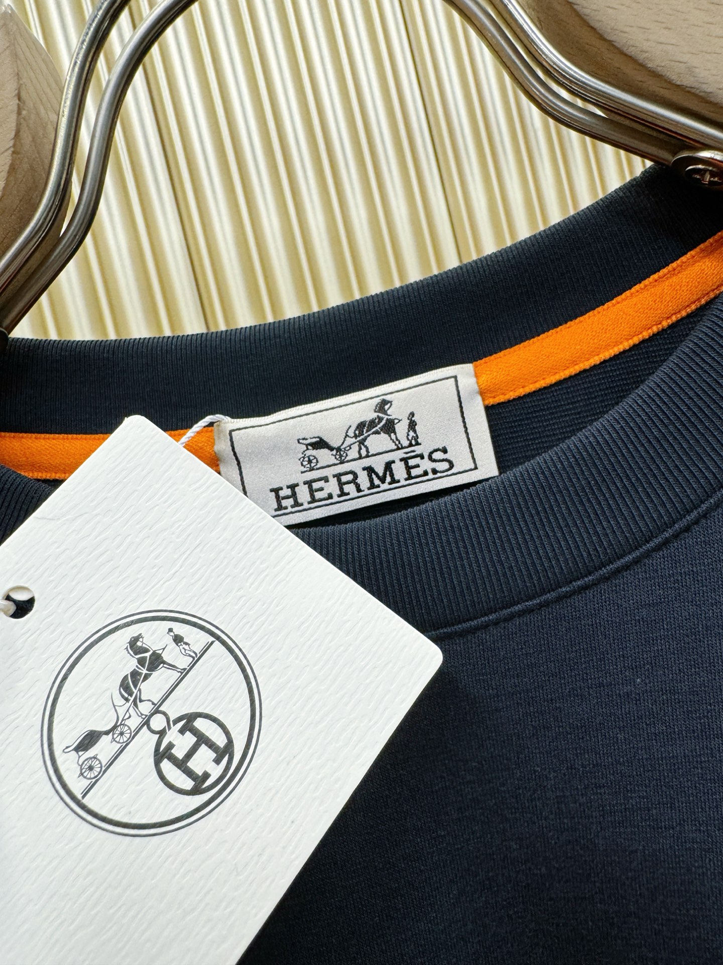 Hermès爱马仕 顶级品质 2025秋冬新品长袖，手感柔软。顶级进口私货，时尚设计潮流，不失奢华 品质