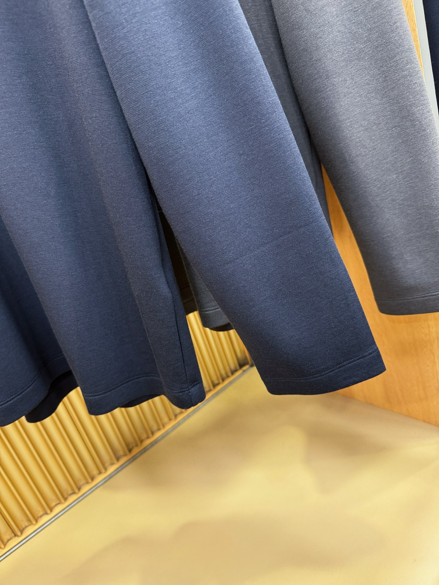 Hermès爱马仕 顶级品质 2025秋冬新品长袖，手感柔软。顶级进口私货，时尚设计潮流，不失奢华 品质