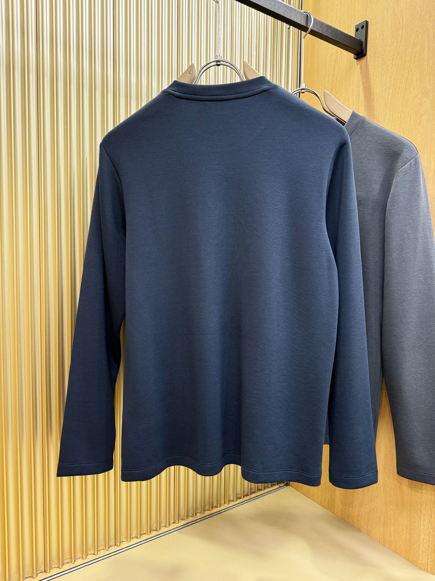 Hermès爱马仕 顶级品质 2025秋冬新品长袖，手感柔软。顶级进口私货，时尚设计潮流，不失奢华 品质