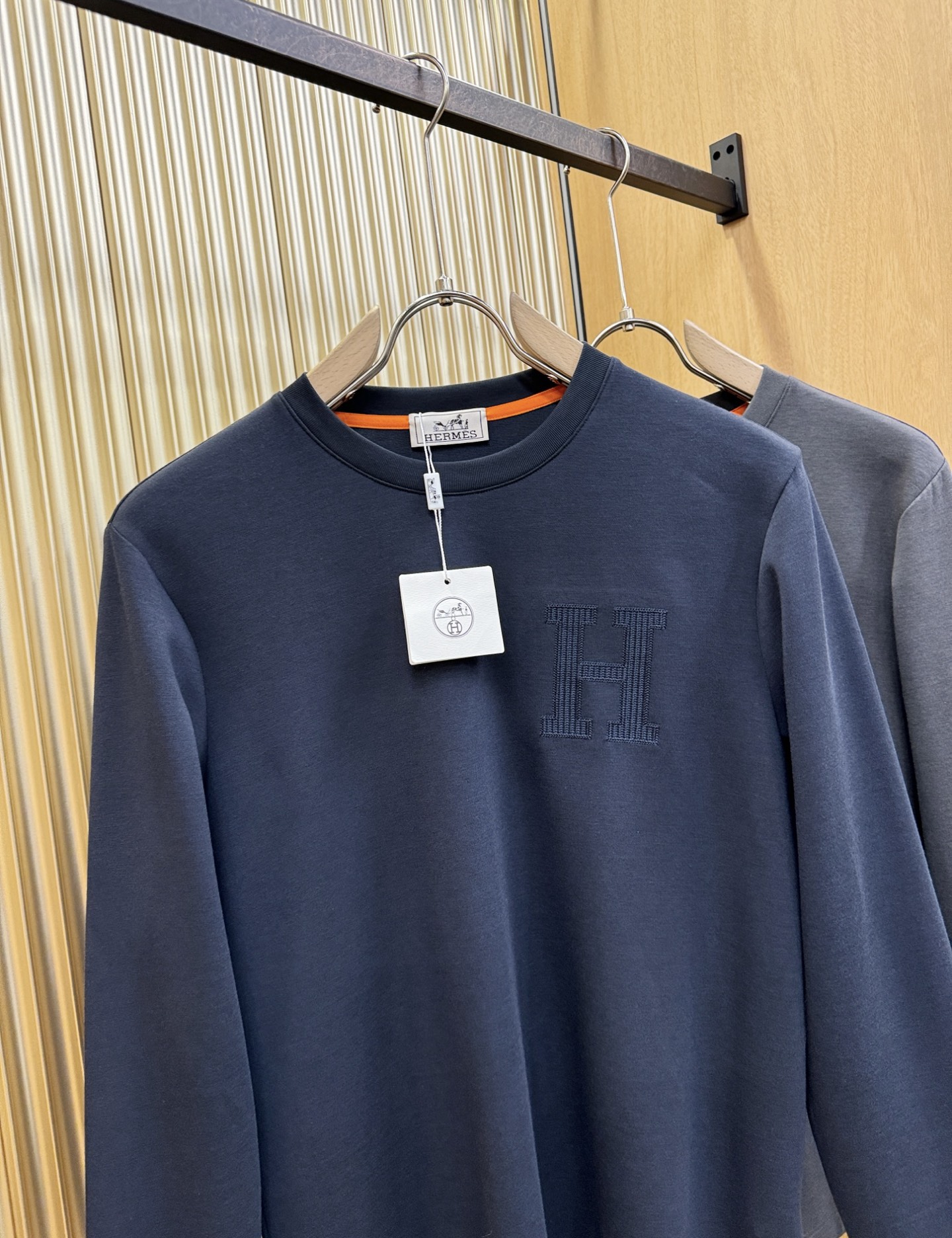 Hermès爱马仕 顶级品质 2025秋冬新品长袖，手感柔软。顶级进口私货，时尚设计潮流，不失奢华 品质