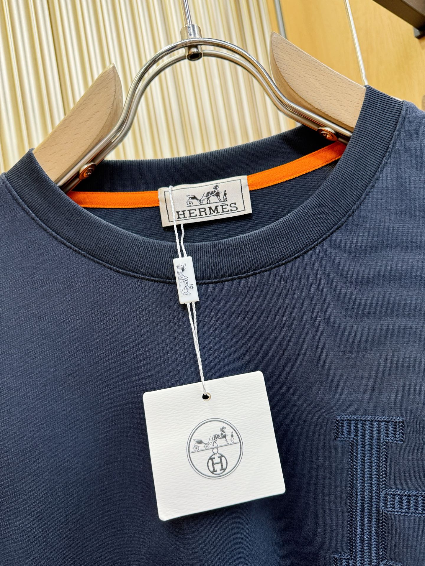 Hermès爱马仕 顶级品质 2025秋冬新品长袖，手感柔软。顶级进口私货，时尚设计潮流，不失奢华 品质