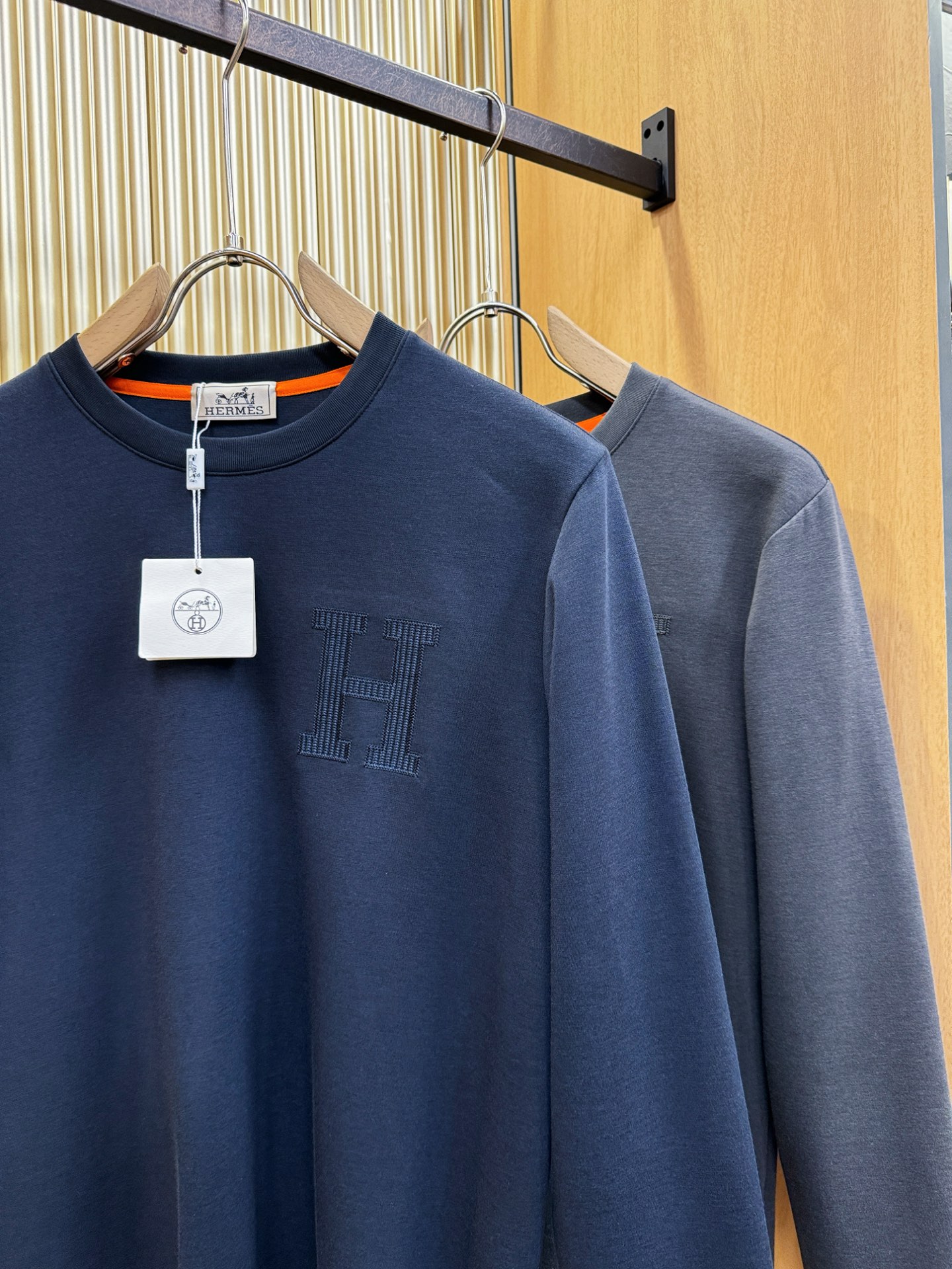 Hermès爱马仕 顶级品质 2025秋冬新品长袖，手感柔软。顶级进口私货，时尚设计潮流，不失奢华 品质