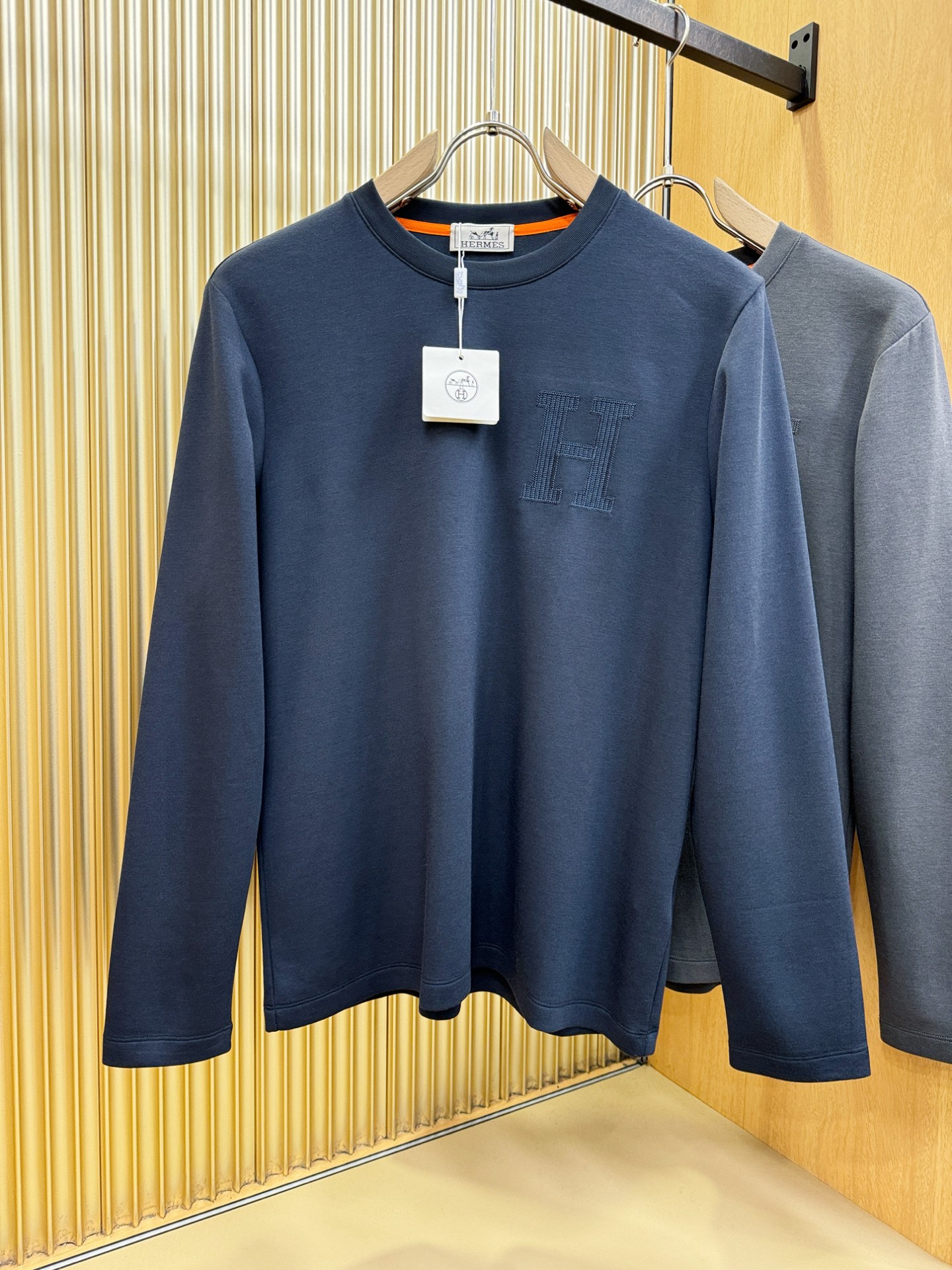 Hermès爱马仕 顶级品质 2025秋冬新品长袖，手感柔软。顶级进口私货，时尚设计潮流，不失奢华 品质