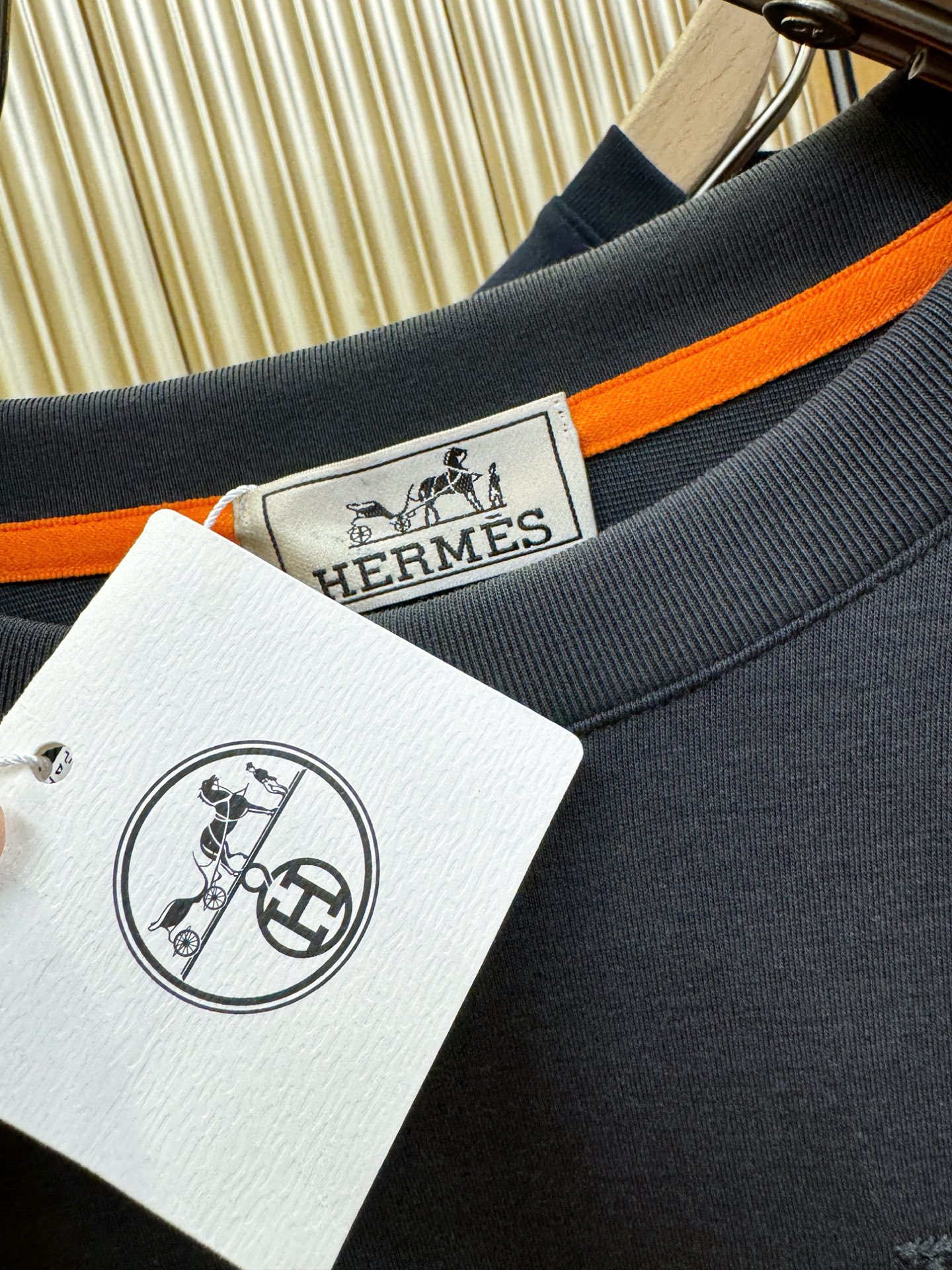 Hermès爱马仕 顶级品质 2025秋冬新品长袖，手感柔软。顶级进口私货，时尚设计潮流羊毛短袖，不失奢