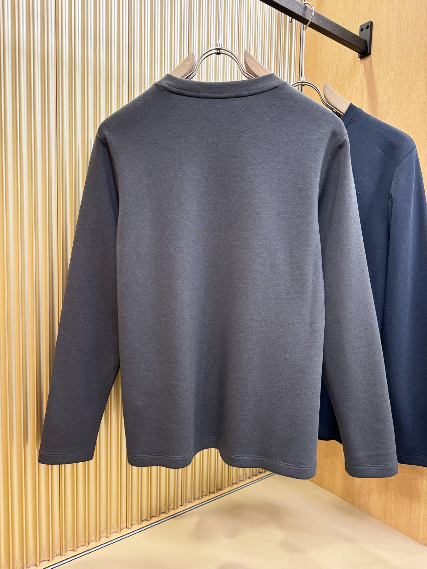 Hermès爱马仕 顶级品质 2025秋冬新品长袖，手感柔软。顶级进口私货，时尚设计潮流羊毛短袖，不失奢