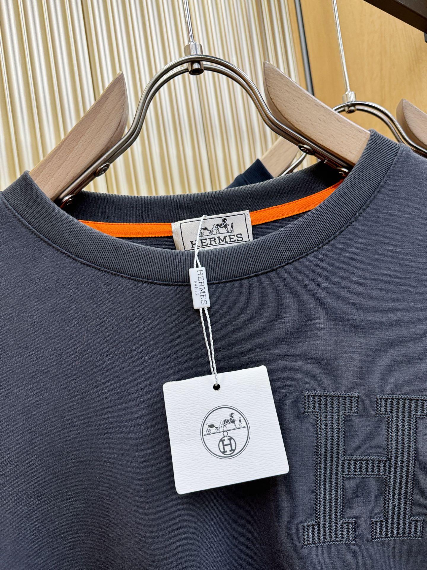Hermès爱马仕 顶级品质 2025秋冬新品长袖，手感柔软。顶级进口私货，时尚设计潮流羊毛短袖，不失奢