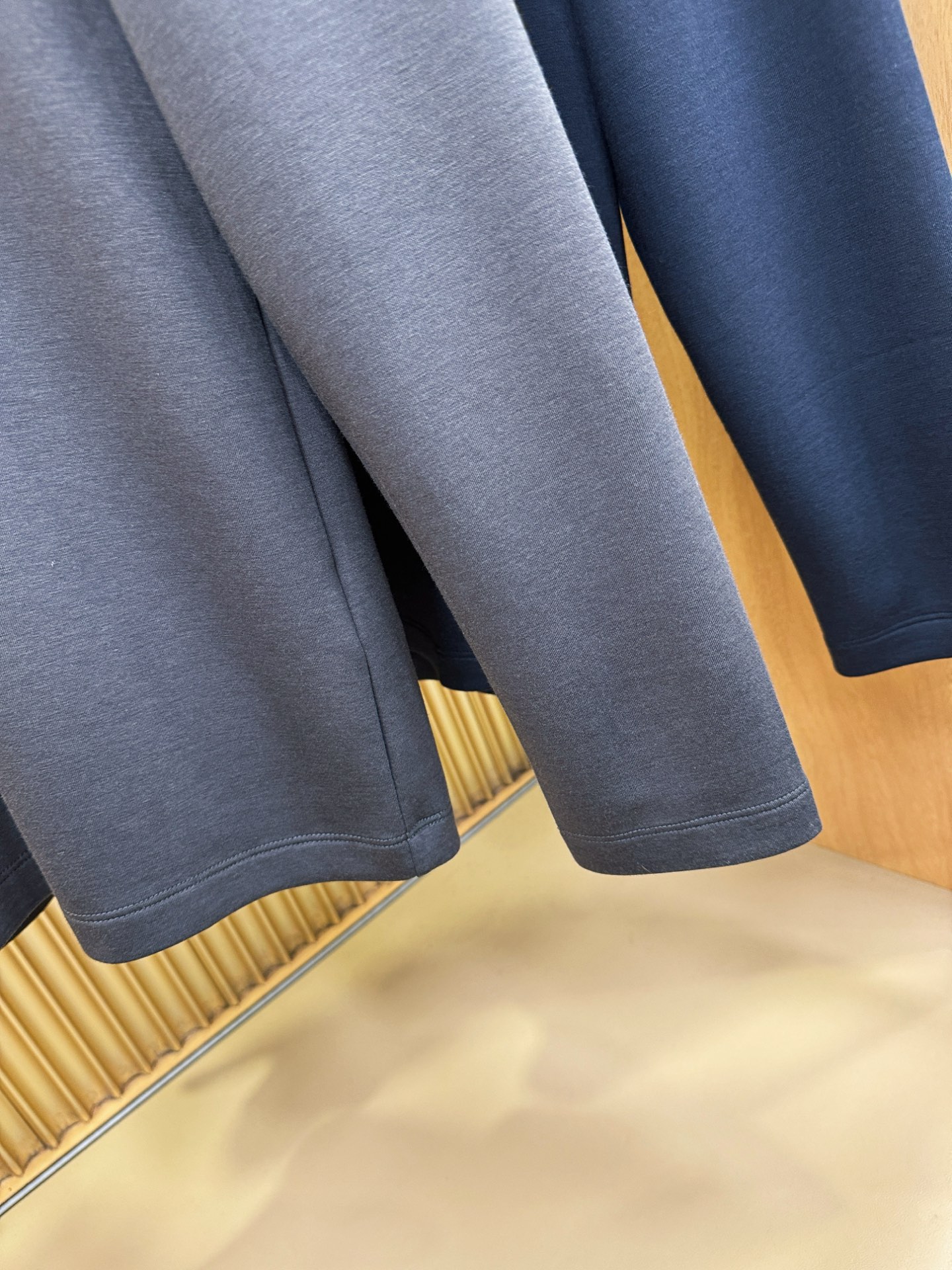 Hermès爱马仕 顶级品质 2025秋冬新品长袖，手感柔软。顶级进口私货，时尚设计潮流羊毛短袖，不失奢