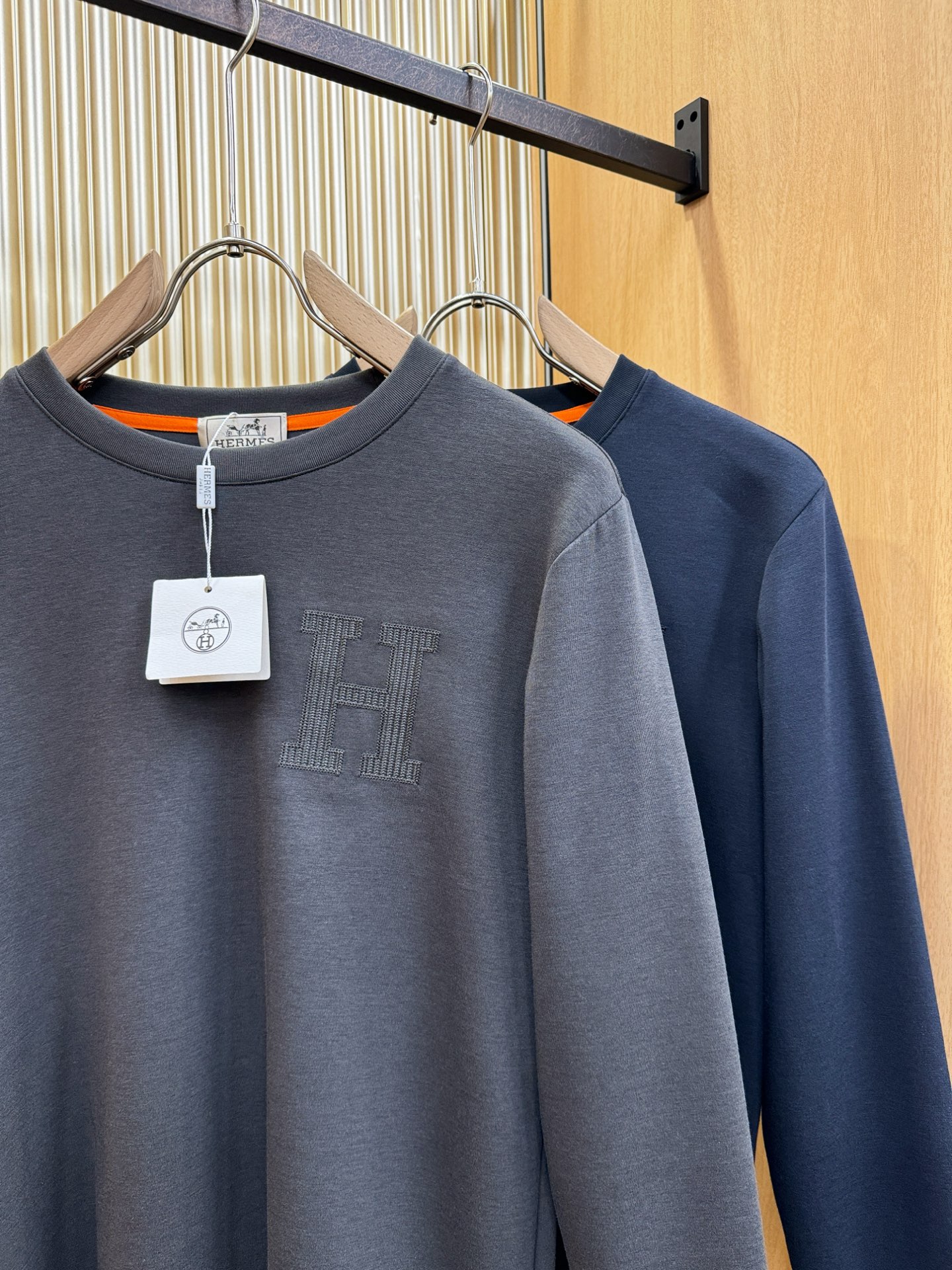 Hermès爱马仕 顶级品质 2025秋冬新品长袖，手感柔软。顶级进口私货，时尚设计潮流羊毛短袖，不失奢