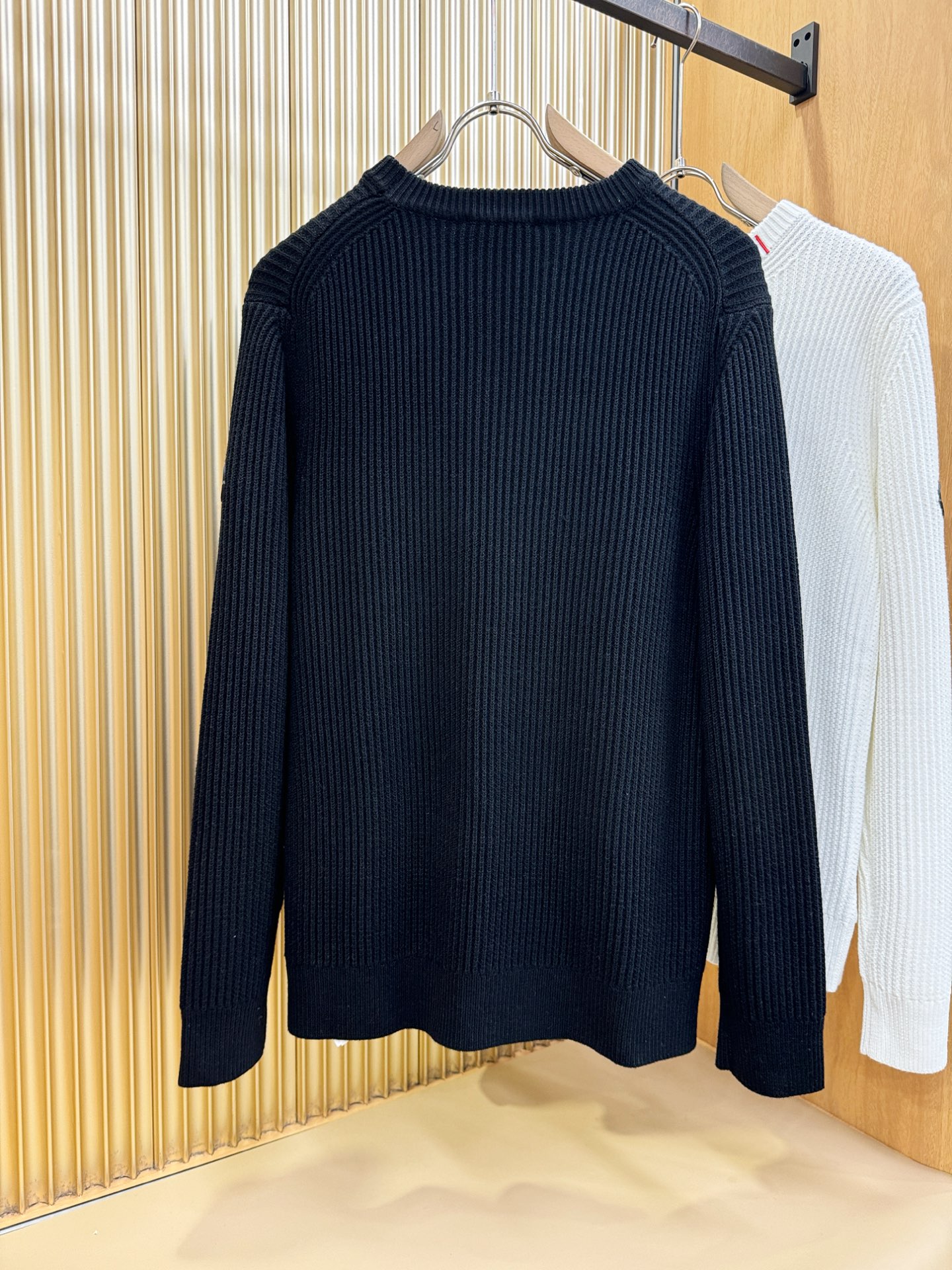 Moncler蒙口 专柜同步 冬季新款羊毛衫（绵羊毛）甄选客供进口绵羊毛材质！面料手感偏厚实，柔软绵密的