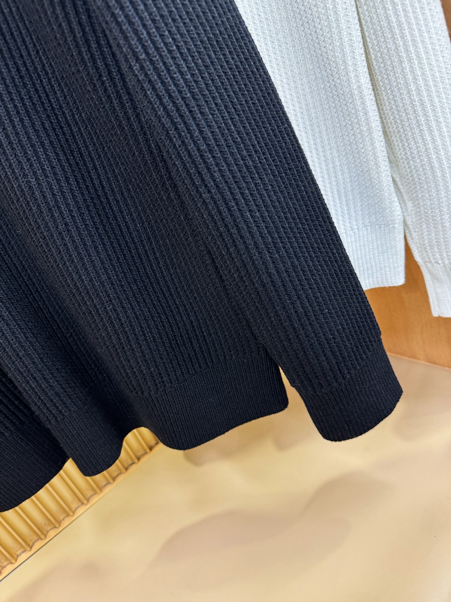 Moncler蒙口 专柜同步 冬季新款羊毛衫（绵羊毛）甄选客供进口绵羊毛材质！面料手感偏厚实，柔软绵密的