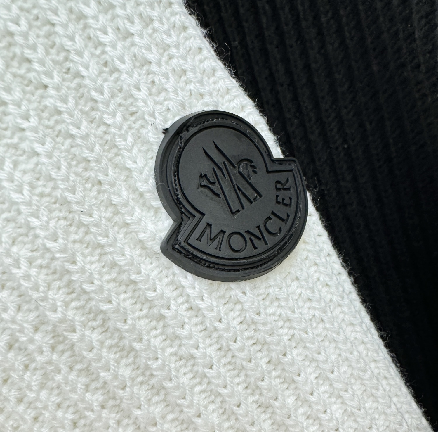 Moncler蒙口 专柜同步 冬季新款羊毛衫（绵羊毛）甄选客供进口绵羊毛材质！面料手感偏厚实，柔软绵密的