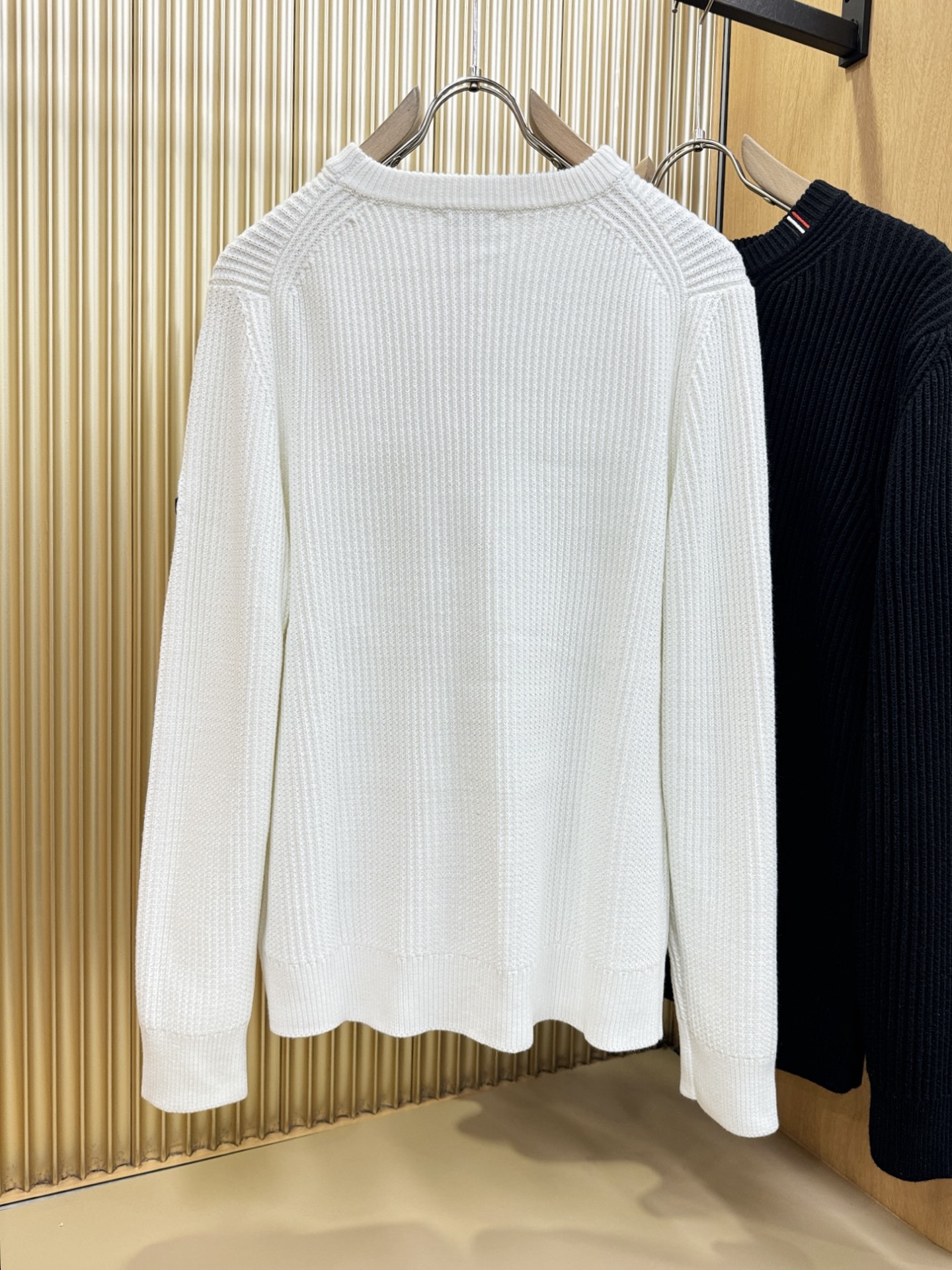 Moncler蒙口 专柜同步 冬季新款羊毛衫（绵羊毛）甄选客供进口绵羊毛材质！面料手感偏厚实，柔软绵密的