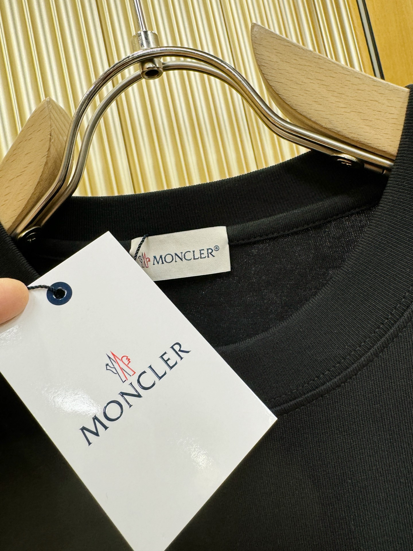 Moncler蒙口 2026新款短袖T恤！走秀图案时尚休闲短袖T恤衫！设计logo设计！极具设计精选客供