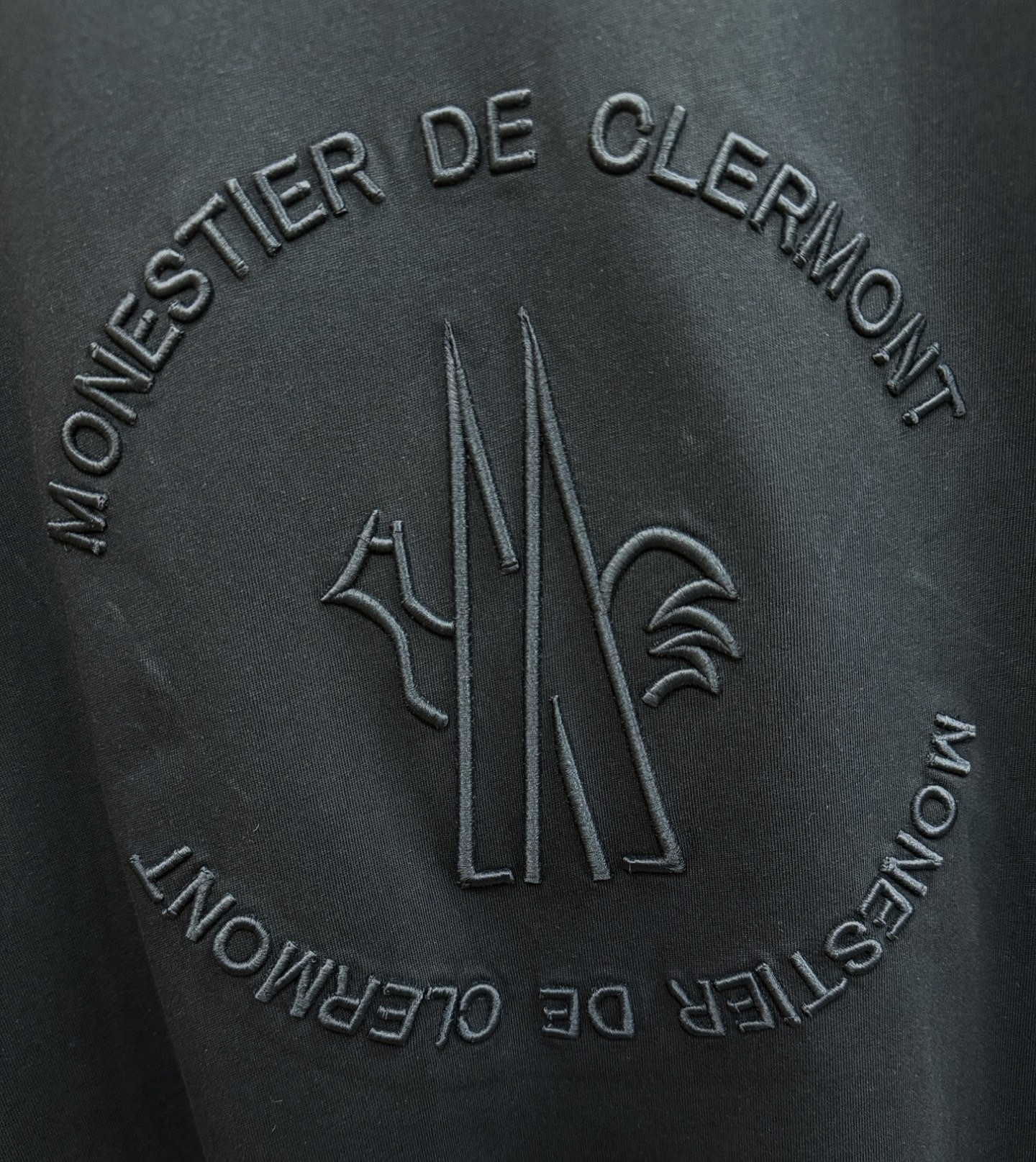 Moncler蒙口 2026新款短袖T恤！走秀图案时尚休闲短袖T恤衫！设计logo设计！极具设计精选客供