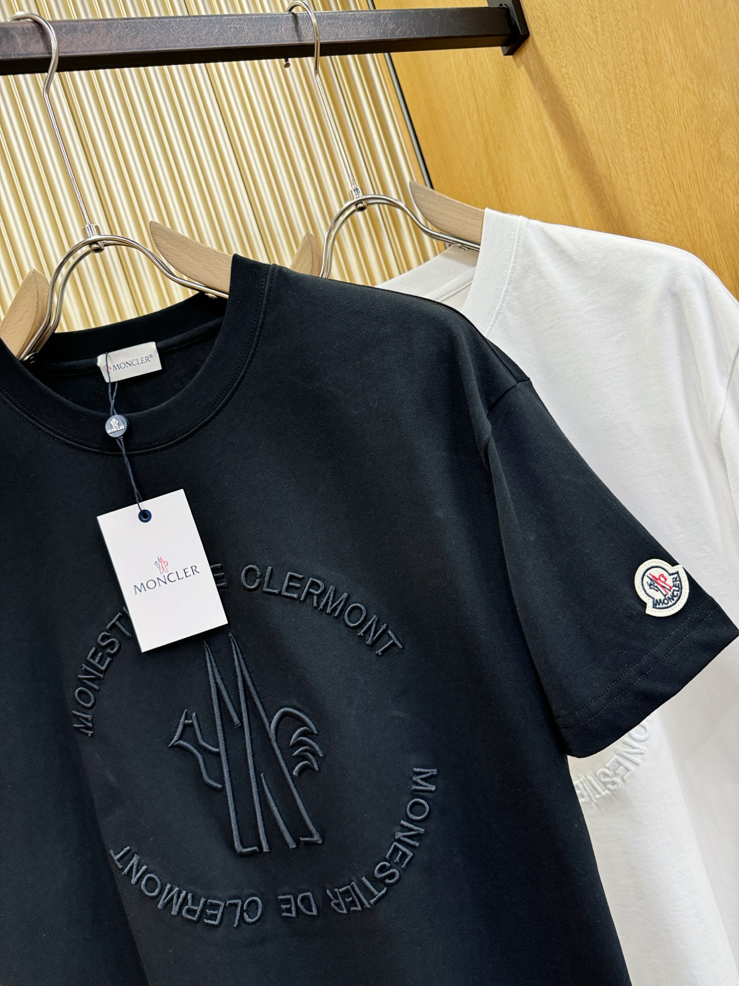 Moncler蒙口 2026新款短袖T恤！走秀图案时尚休闲短袖T恤衫！设计logo设计！极具设计精选客供