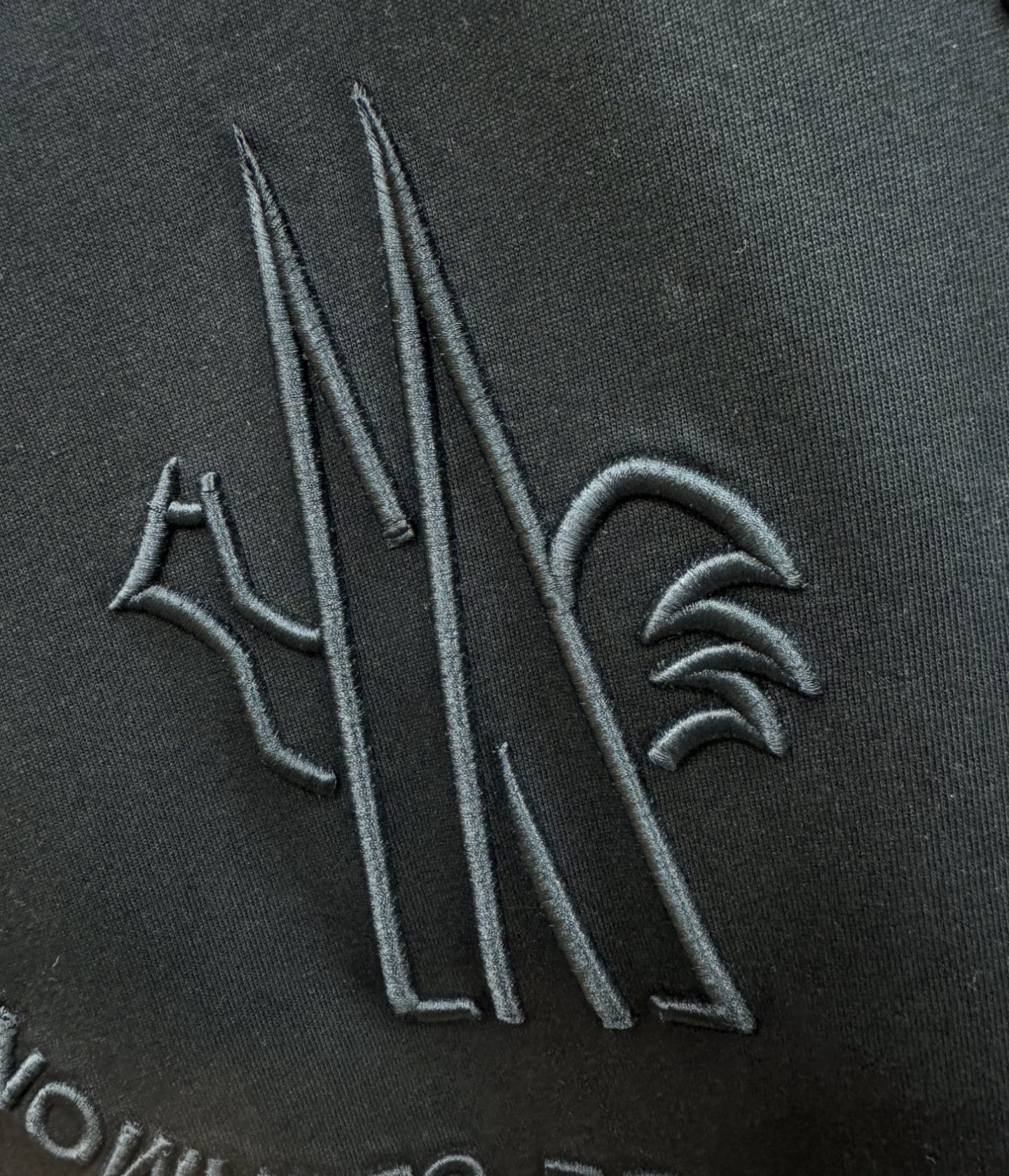 Moncler蒙口 2026新款短袖T恤！走秀图案时尚休闲短袖T恤衫！设计logo设计！极具设计精选客供