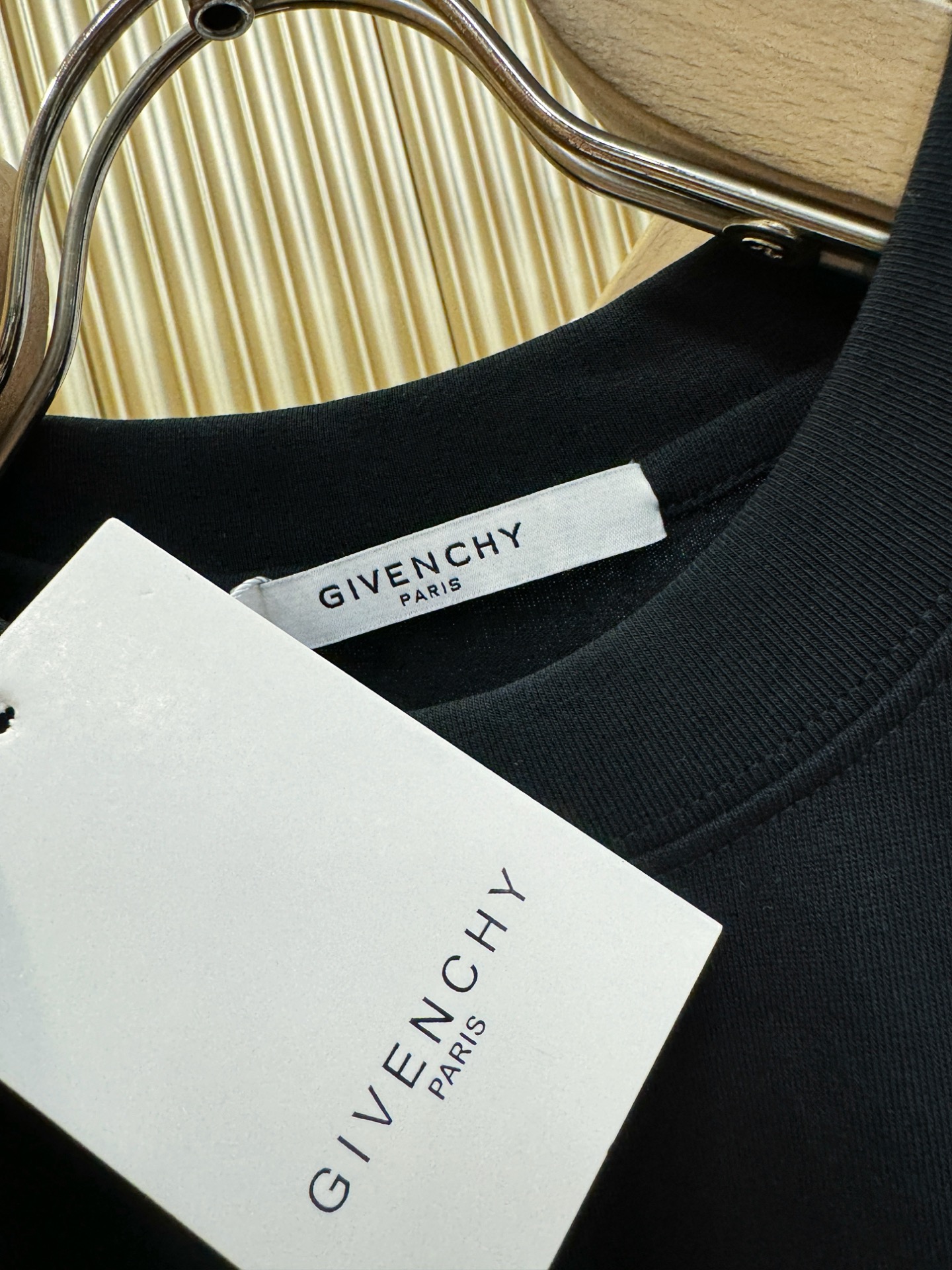 Givenchy 纪梵希2026新款短袖T恤！走秀图案时尚休闲短袖T恤衫！设计logo设计！极具设计精选